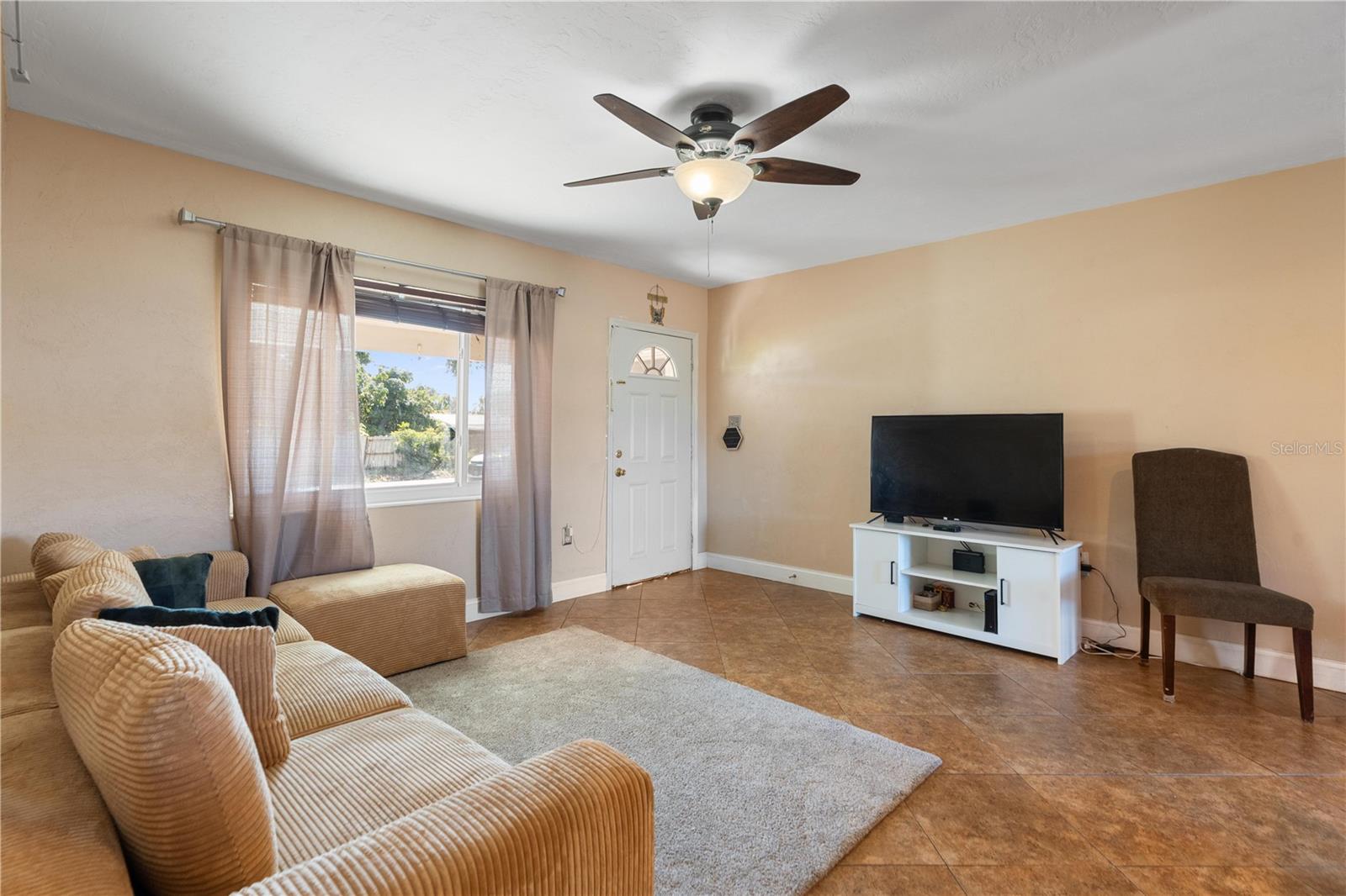 Image 8 of 33 For 10931 110th Avenue