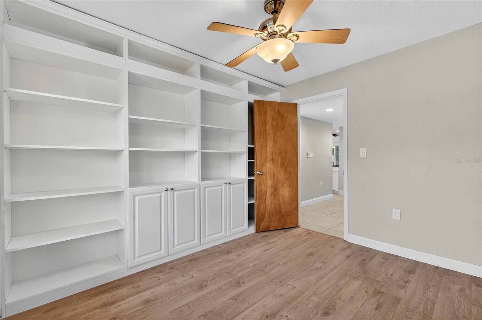 Image 27 of 55 For 302 Leafwood Road