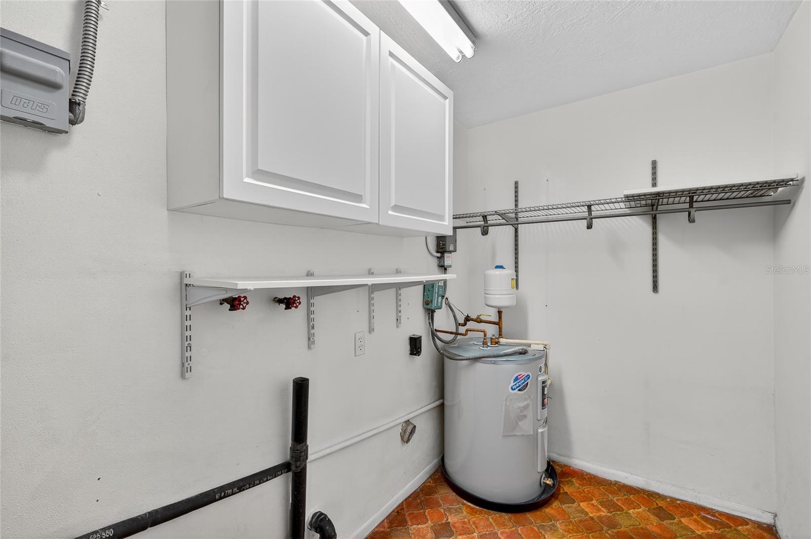 Image 39 of 55 For 302 Leafwood Road