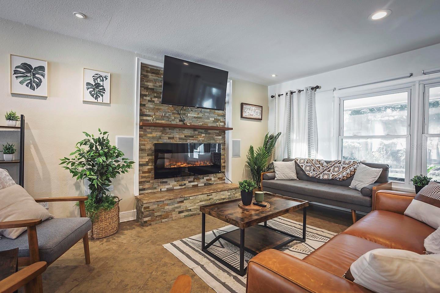 Image 15 of 32 For 2614 Fairview Avenue