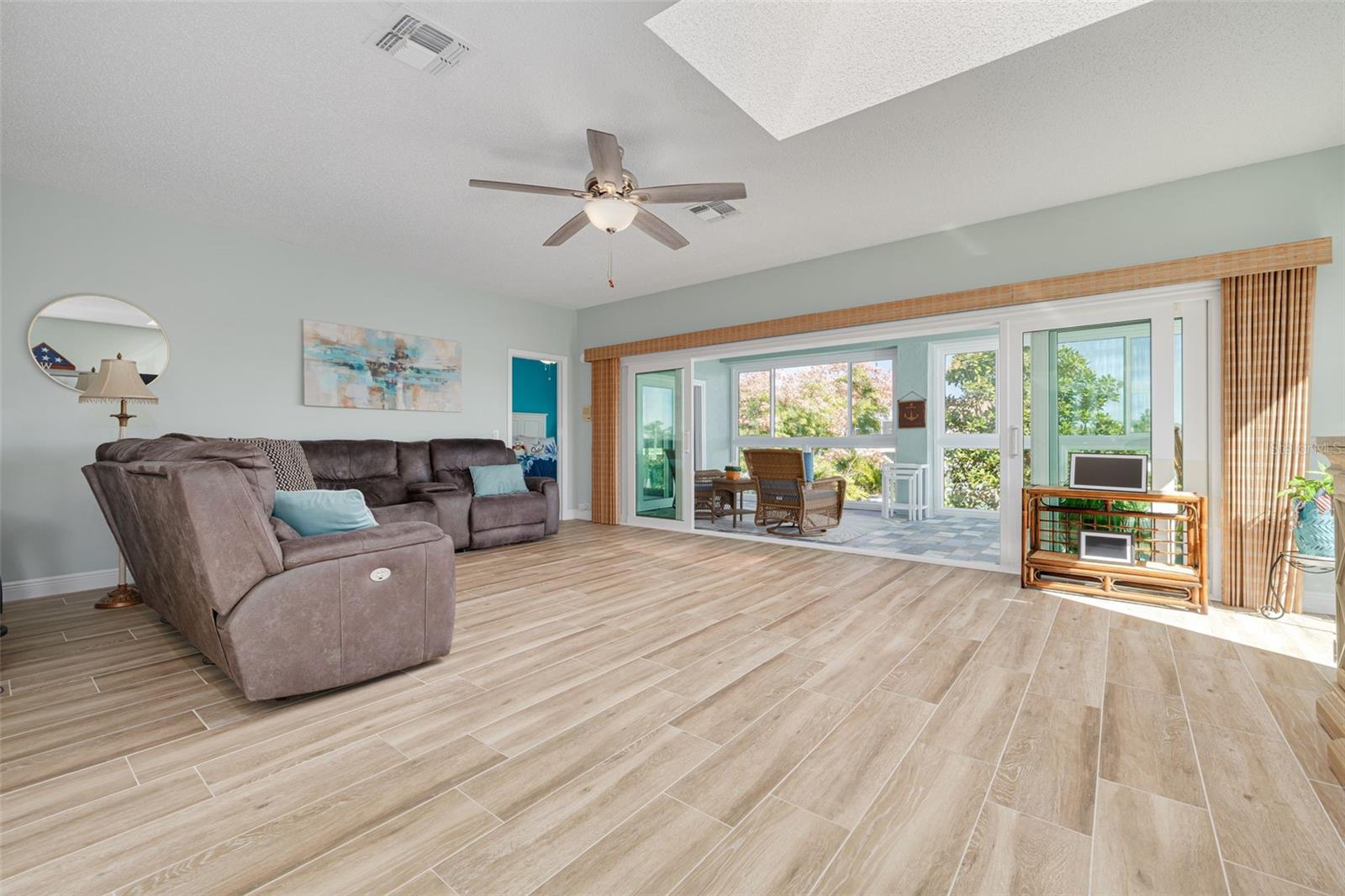 Image 4 of 59 For 6126 Seaside Drive