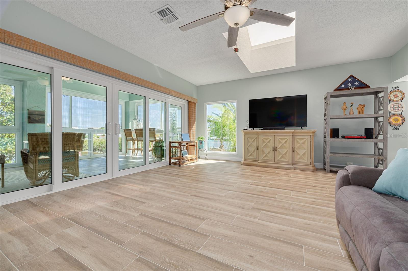 Image 5 of 59 For 6126 Seaside Drive