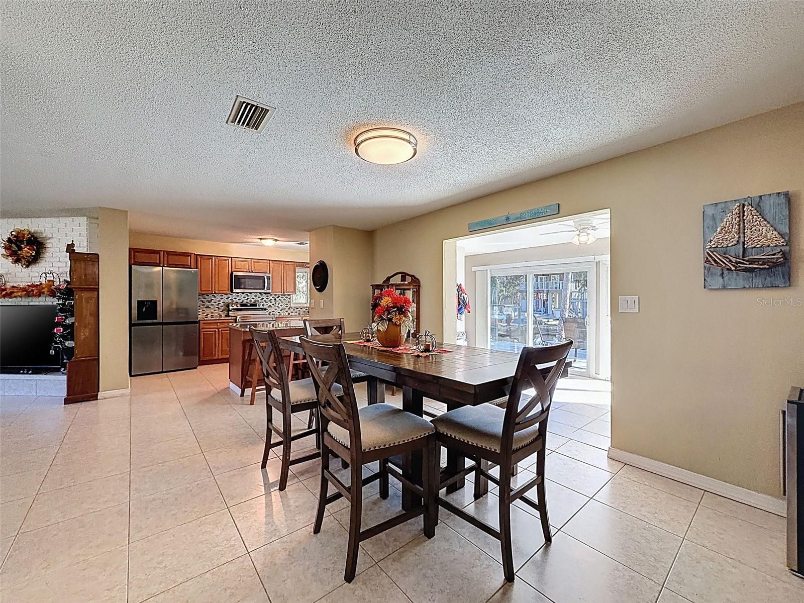 Listing photo id 9 for 8716 Green Street