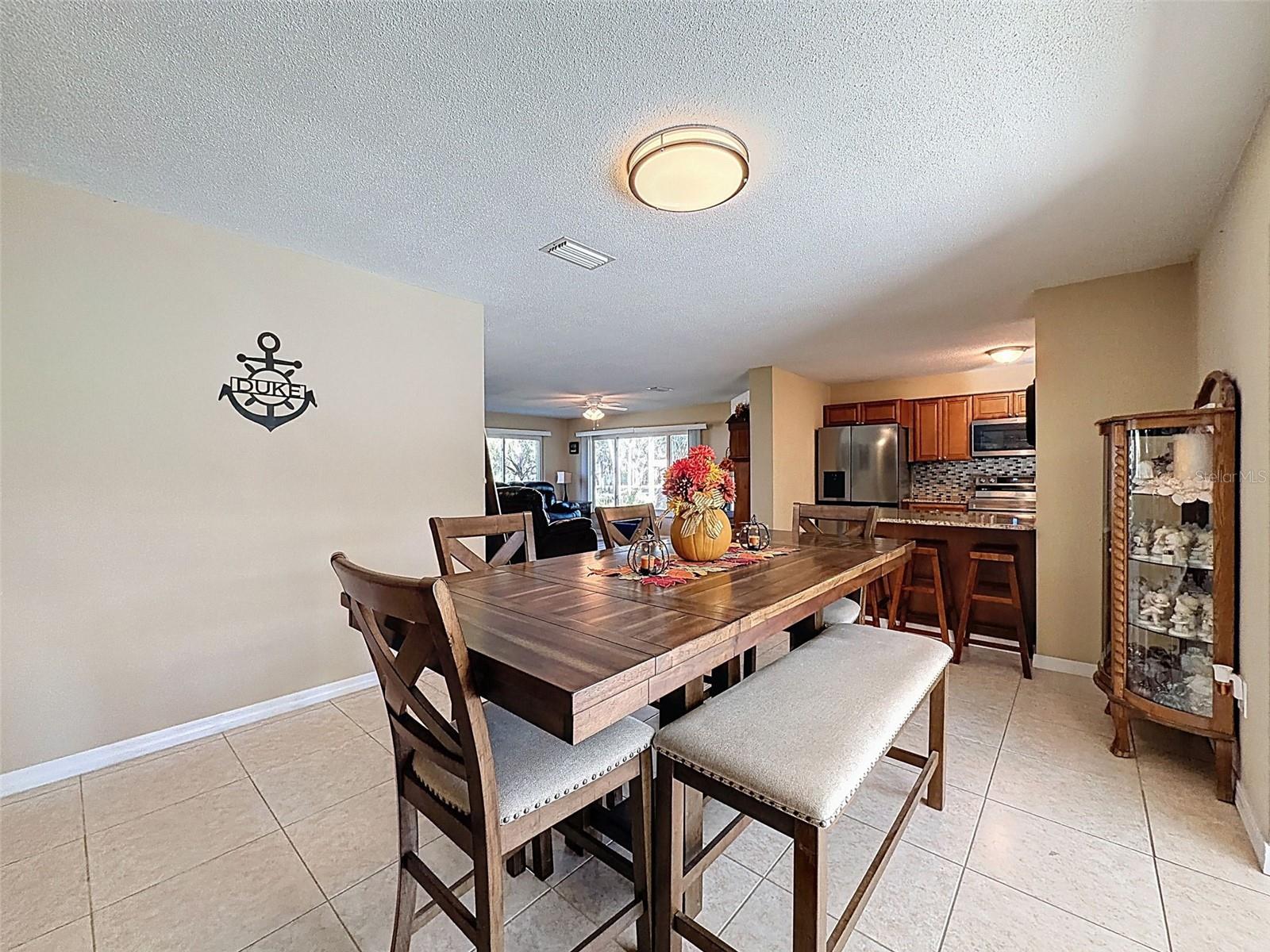 Listing photo id 11 for 8716 Green Street