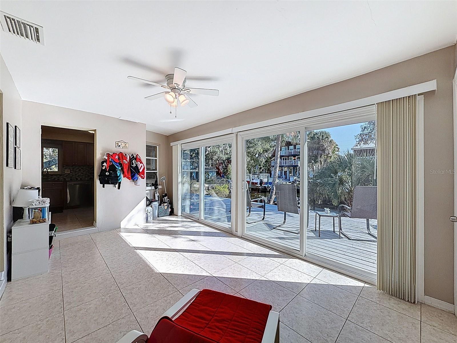 Listing photo id 12 for 8716 Green Street