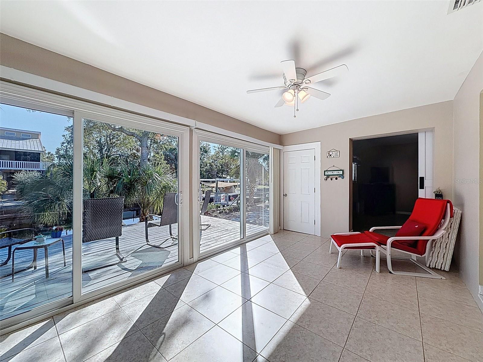 Listing photo id 13 for 8716 Green Street