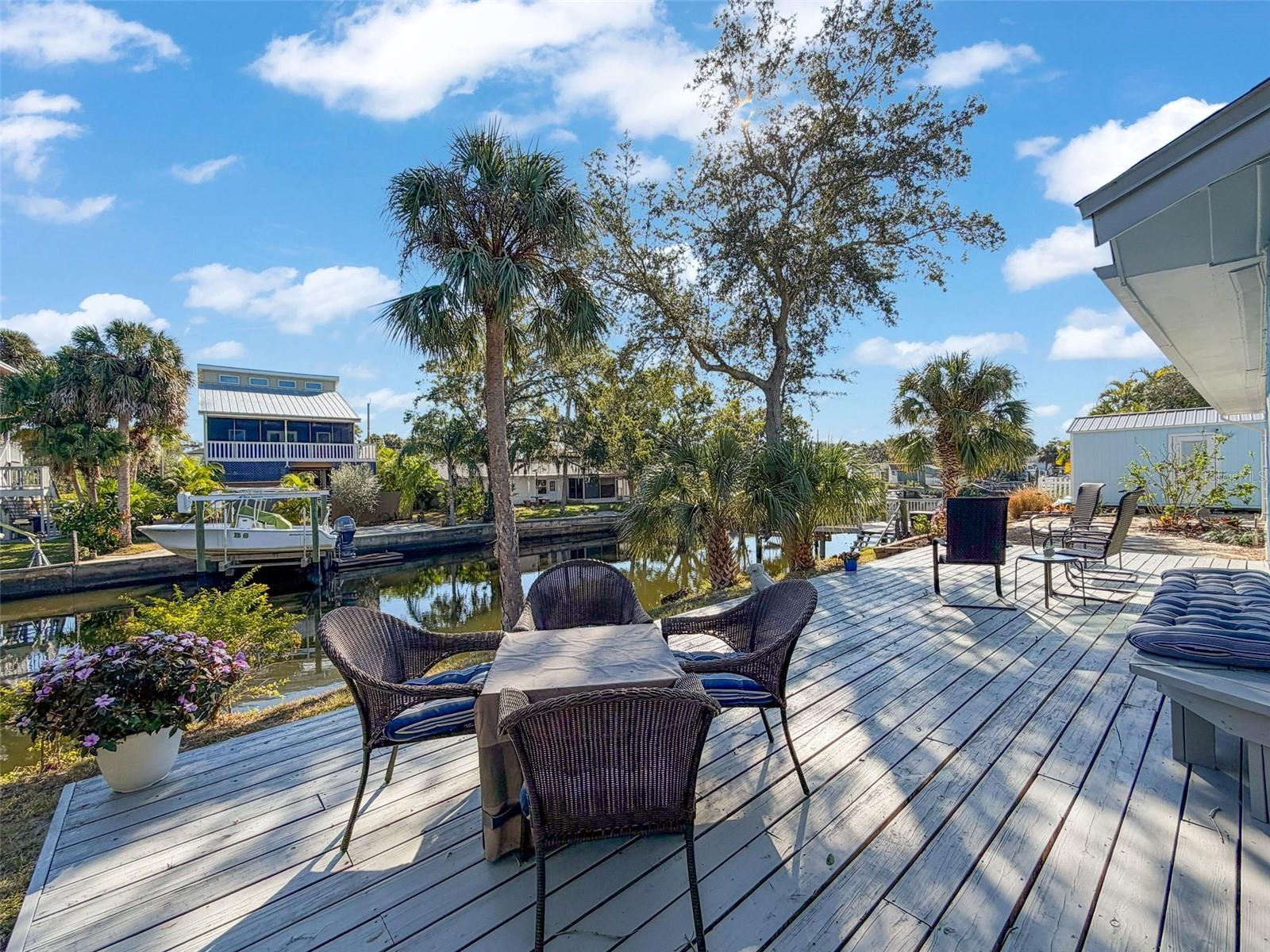 Listing photo id 24 for 8716 Green Street