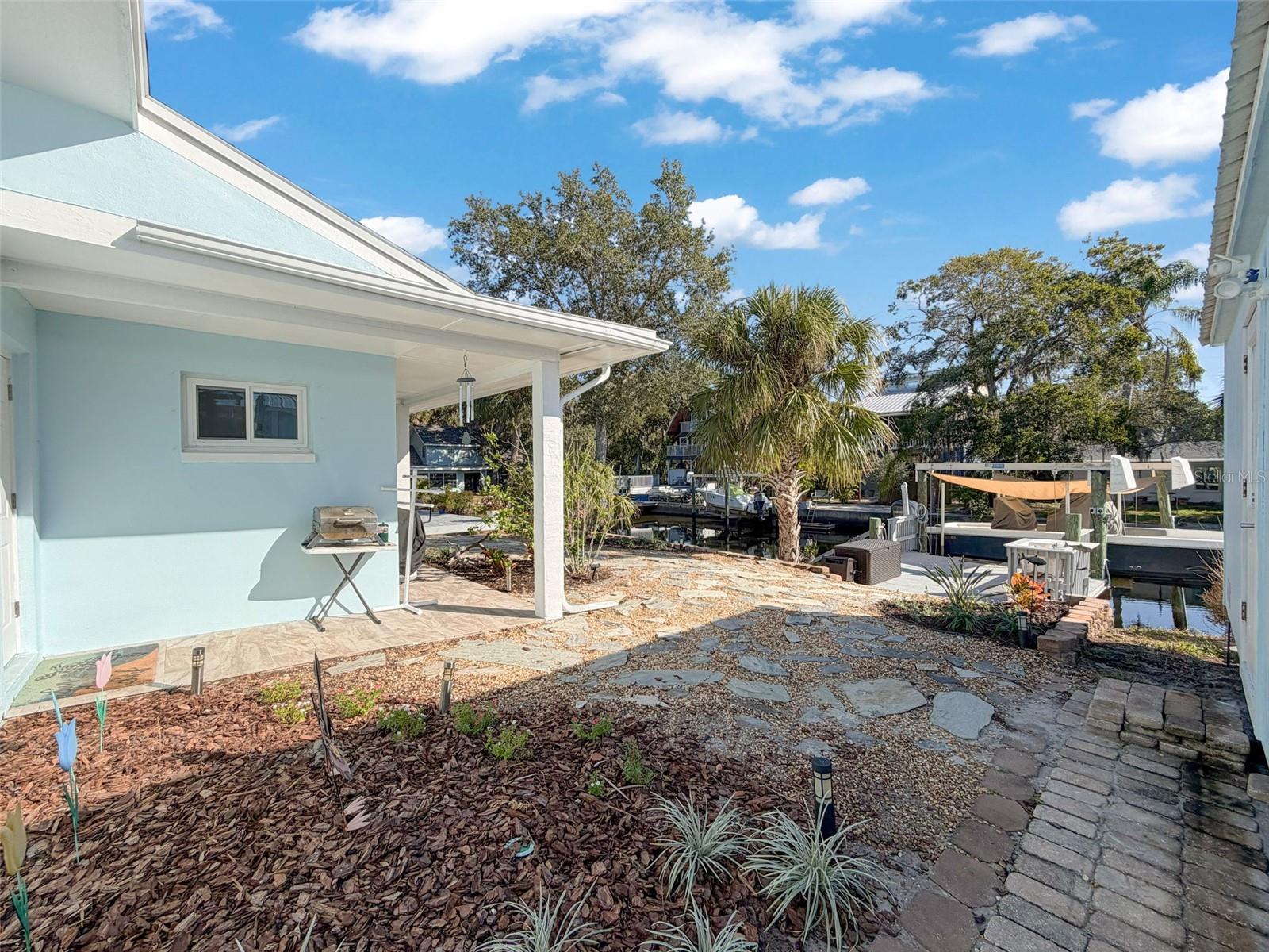 Listing photo id 33 for 8716 Green Street