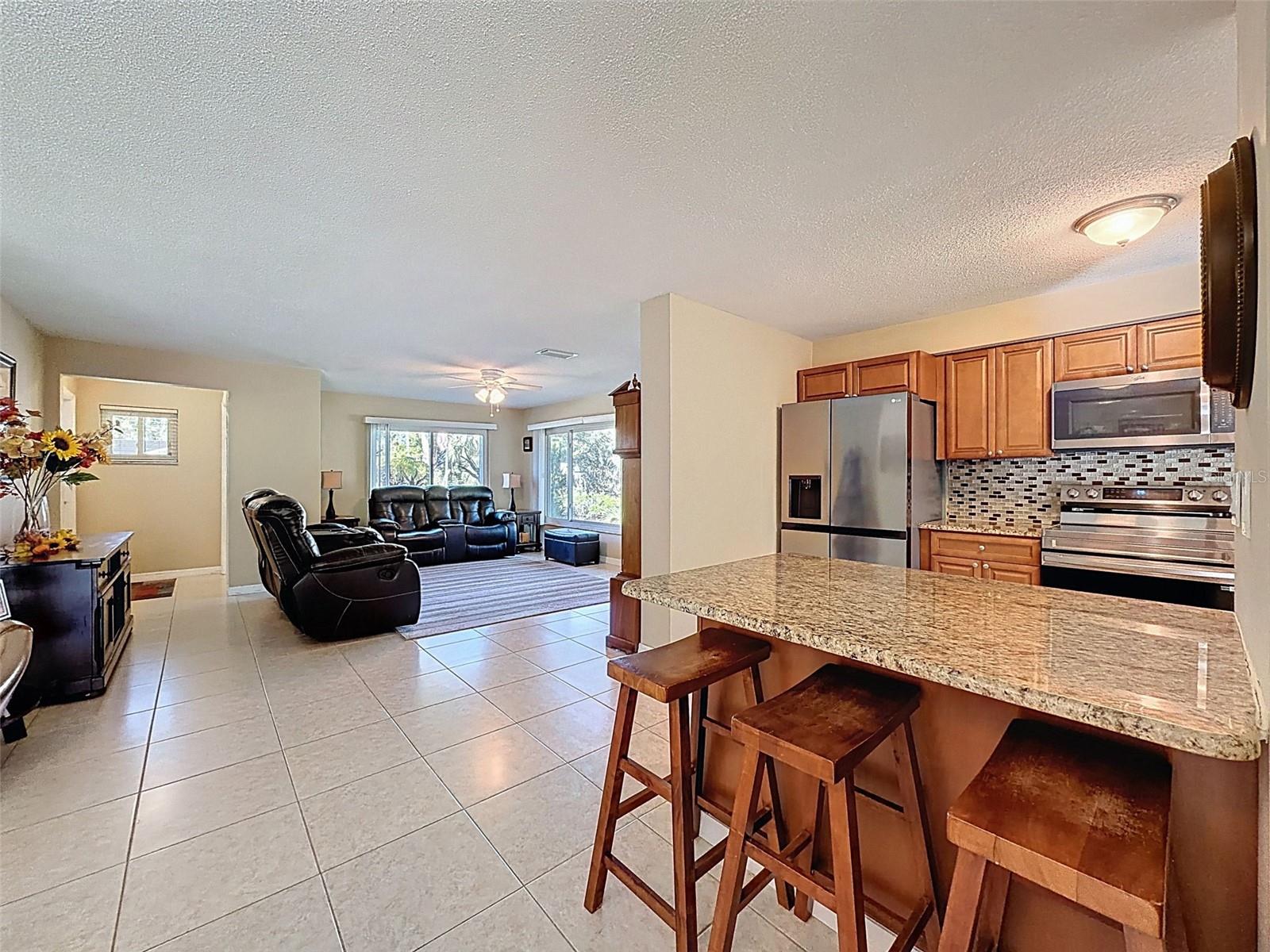 Listing photo id 7 for 8716 Green Street