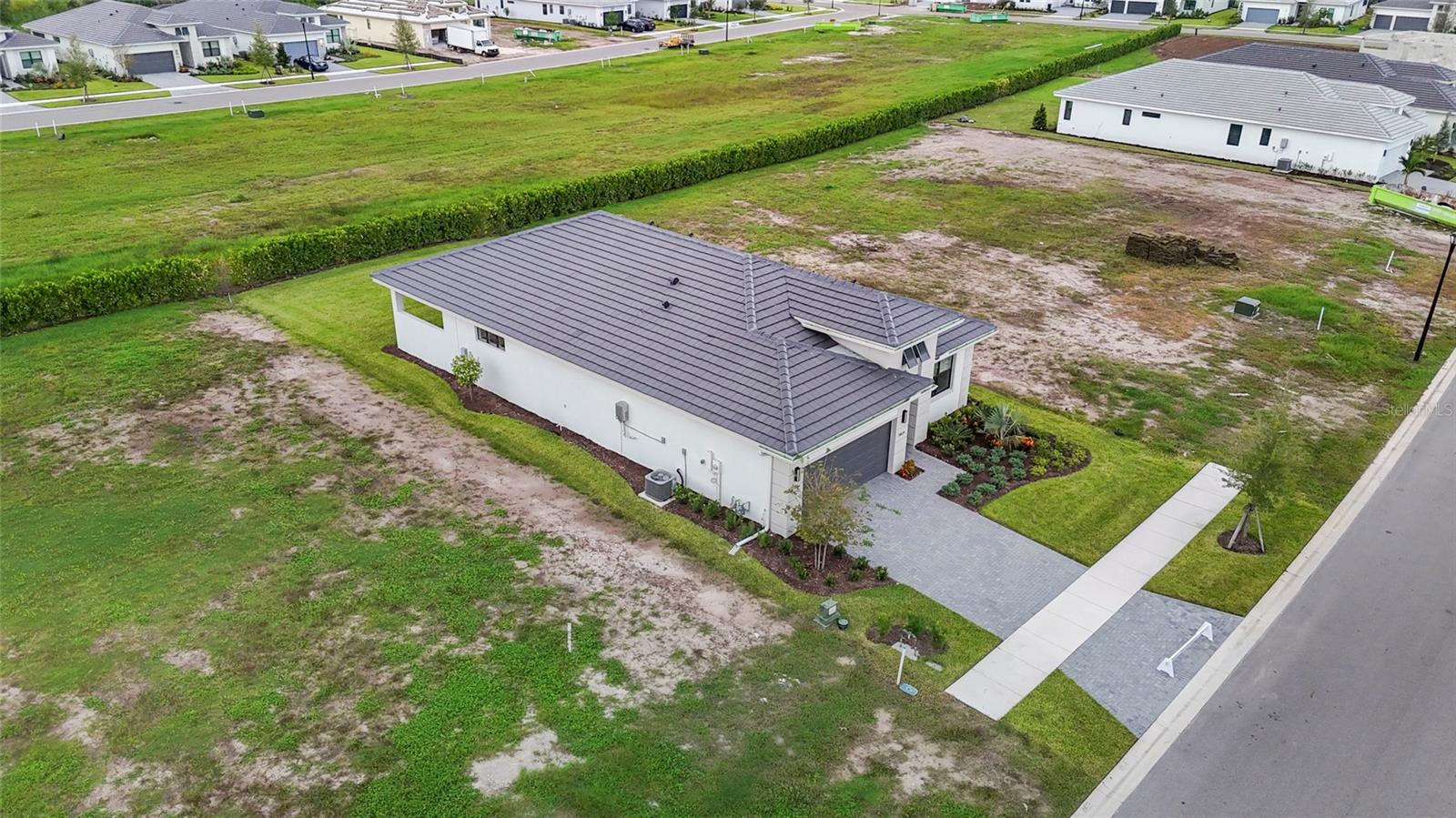 Image 16 of 90 For 18119 Cresswind Terrace