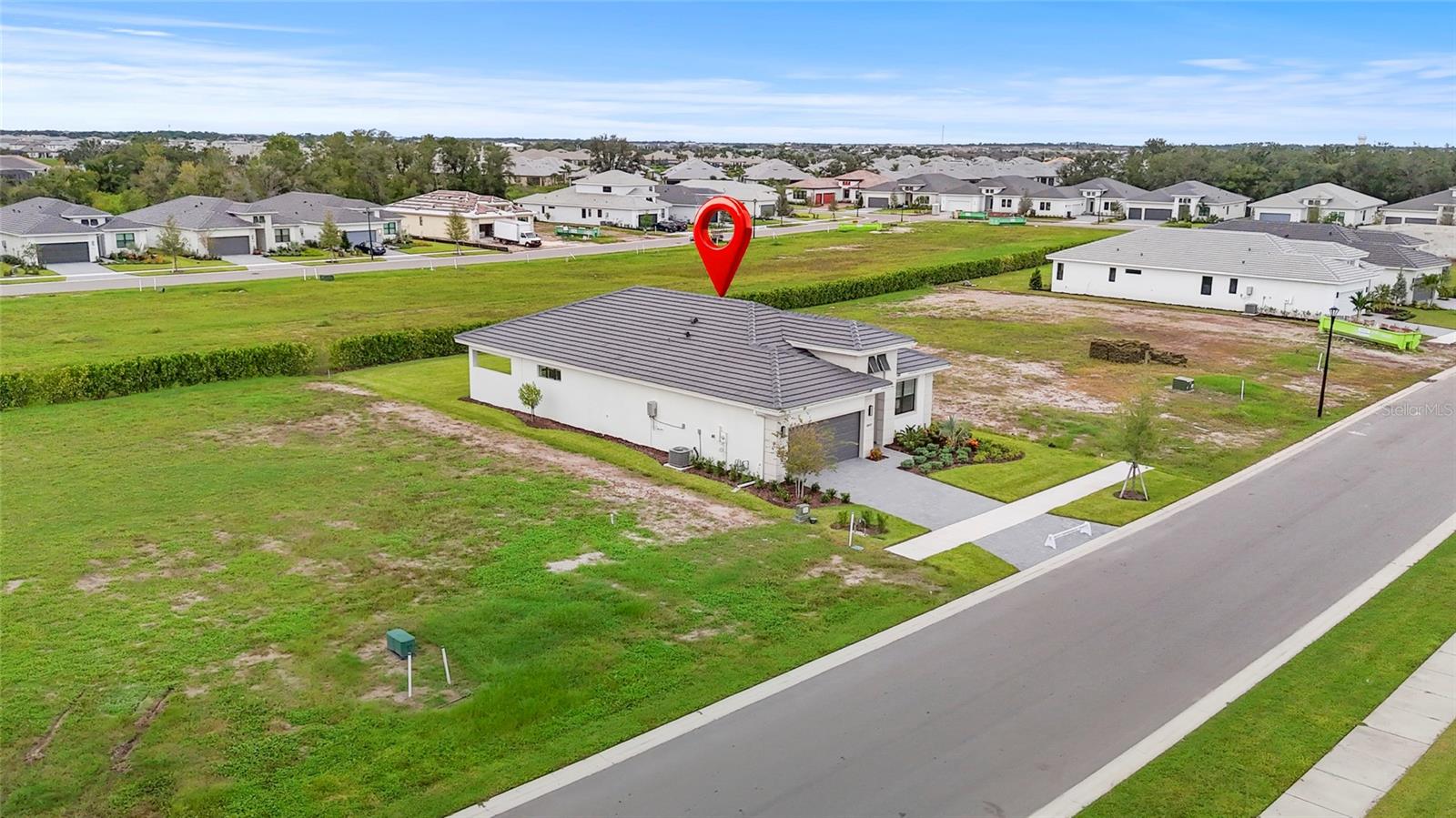 Image 22 of 90 For 18119 Cresswind Terrace