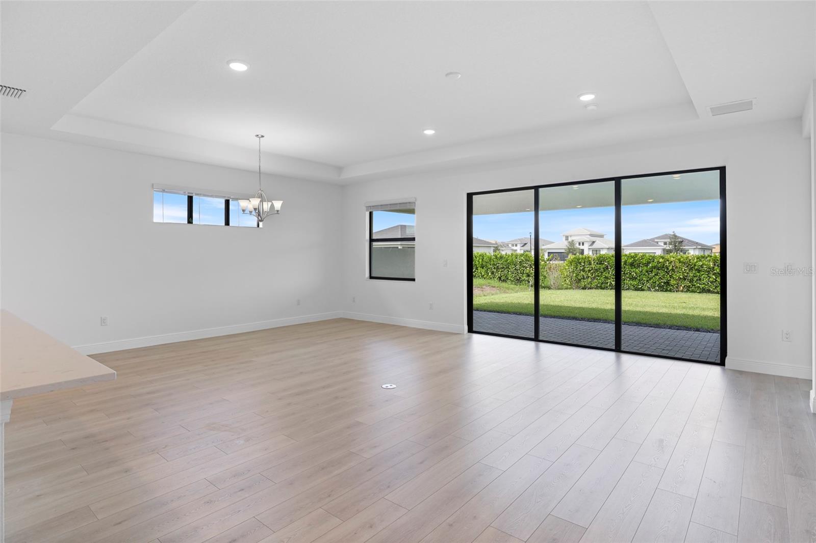 Image 32 of 90 For 18119 Cresswind Terrace