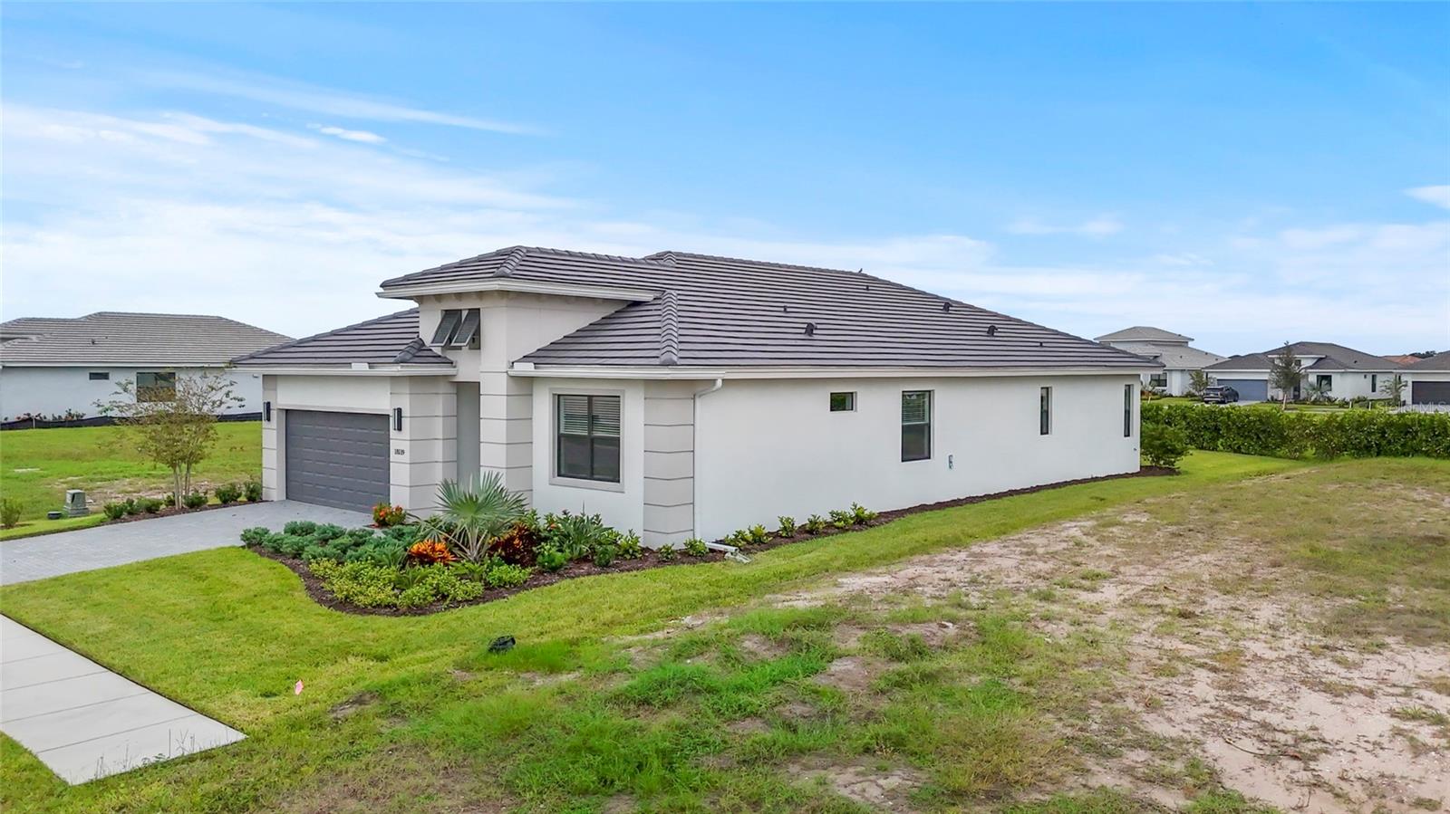 Image 7 of 90 For 18119 Cresswind Terrace