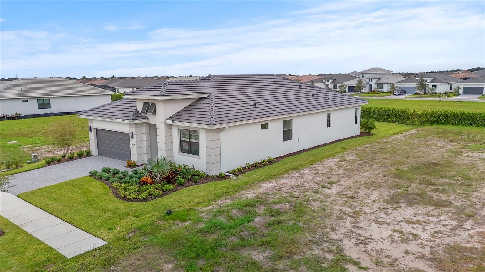 Image 8 of 90 For 18119 Cresswind Terrace