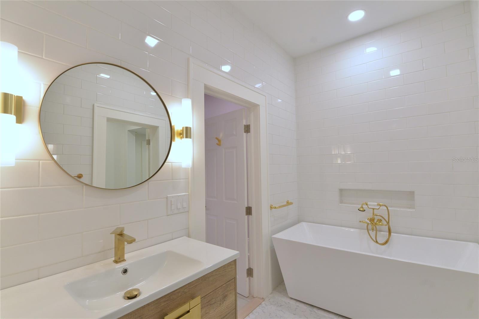 Image 11 of 18 For 5416 4th Avenue W