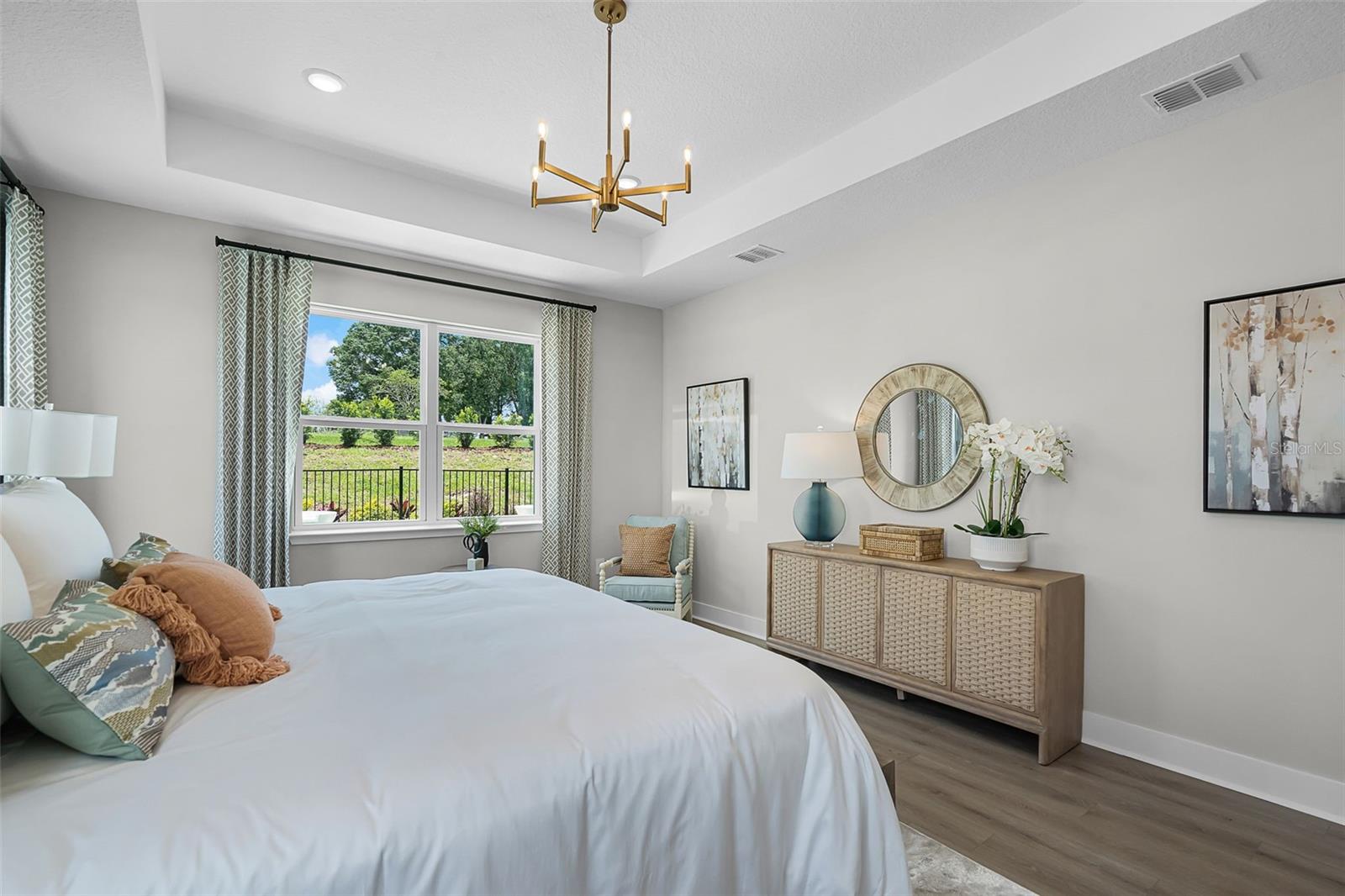 Image 10 of 23 For 815 Emerald Grove Drive