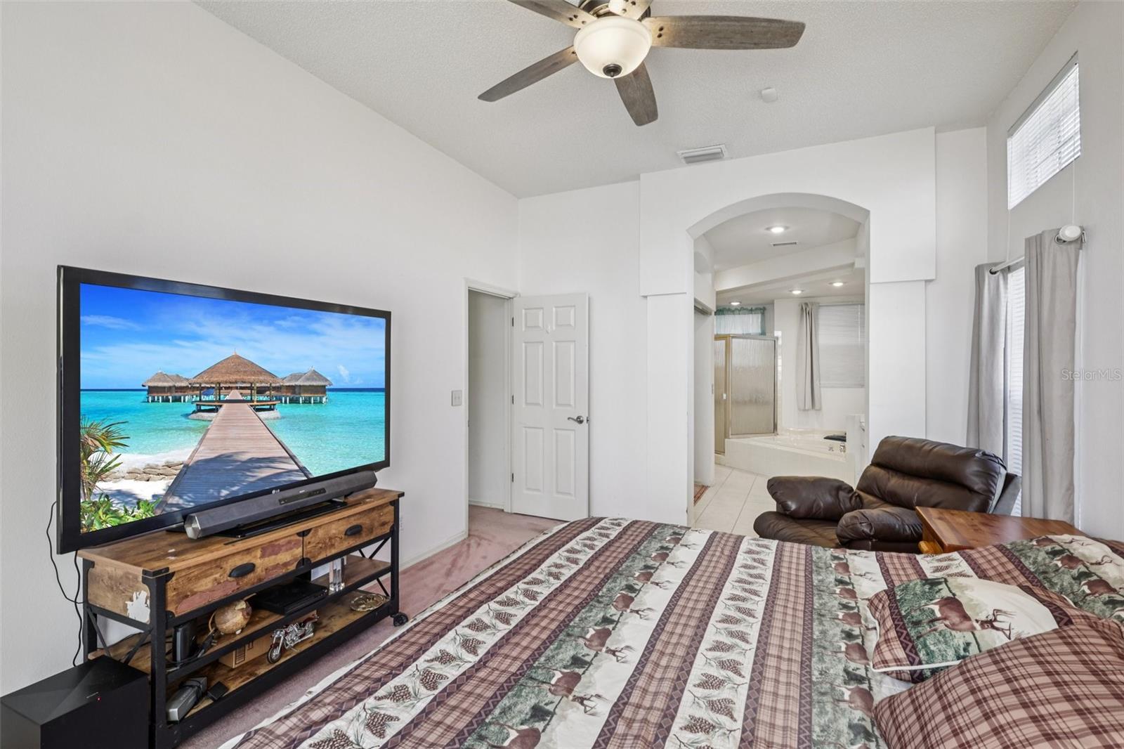 Image 12 of 40 For 5550 Newmark Street