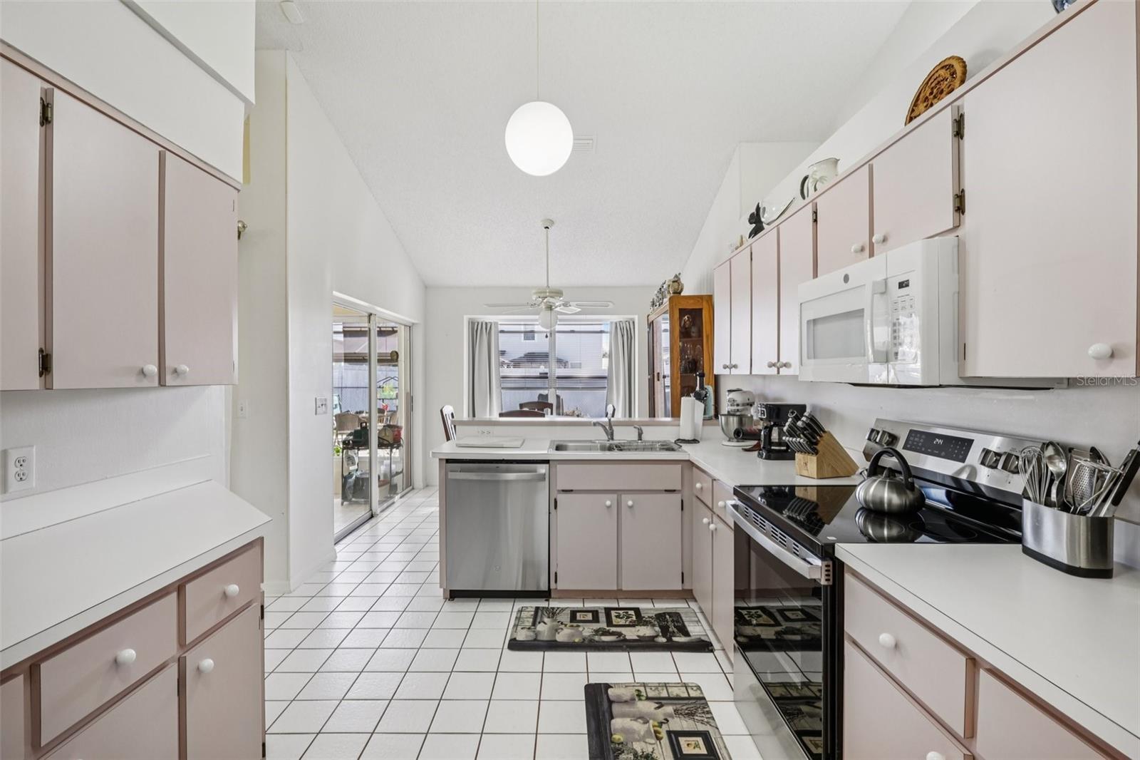 Image 19 of 40 For 5550 Newmark Street