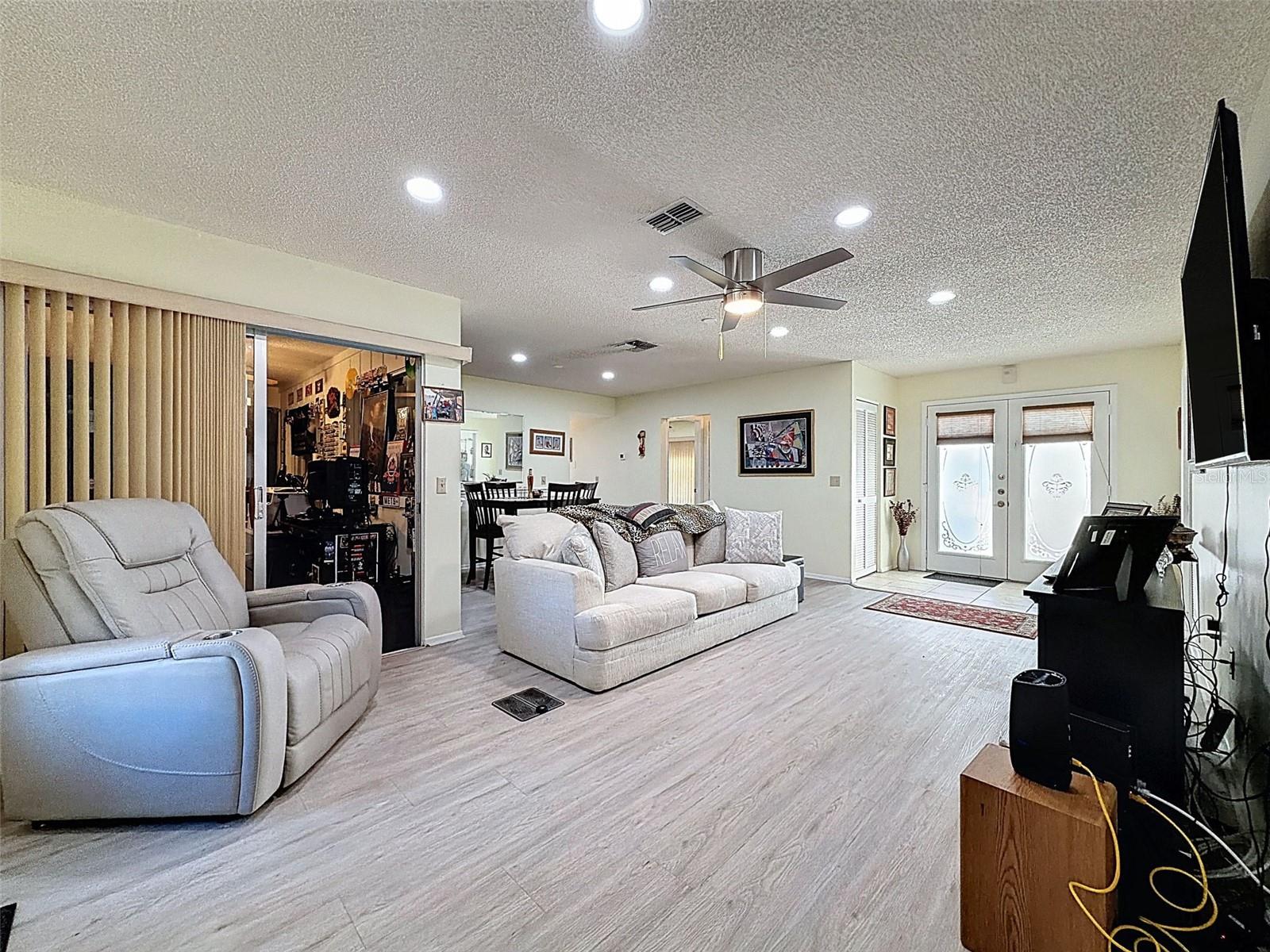 Image 8 of 26 For 11220 Elderberry Drive