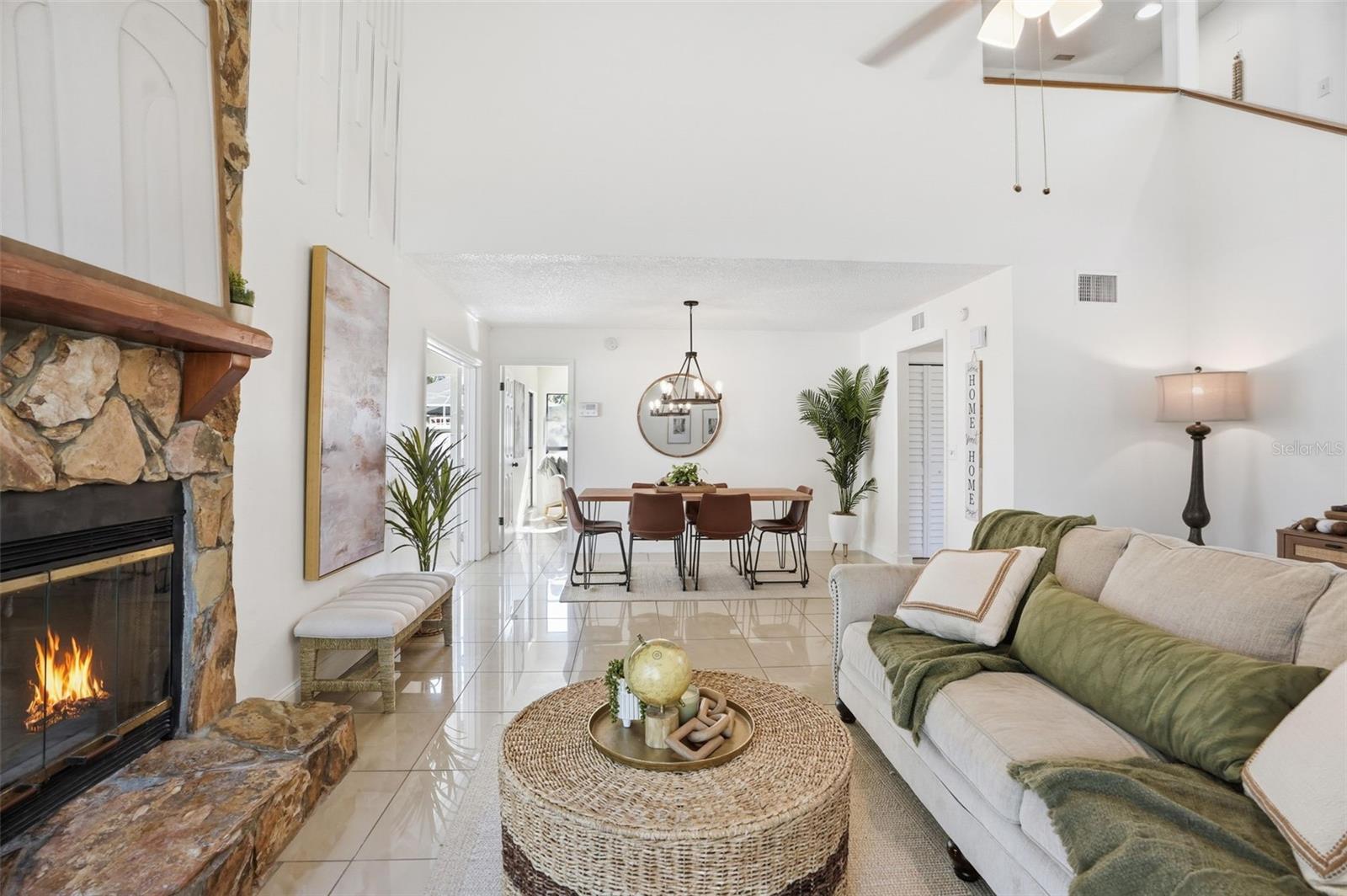 Image 10 of 41 For 15307 Winterwind Drive