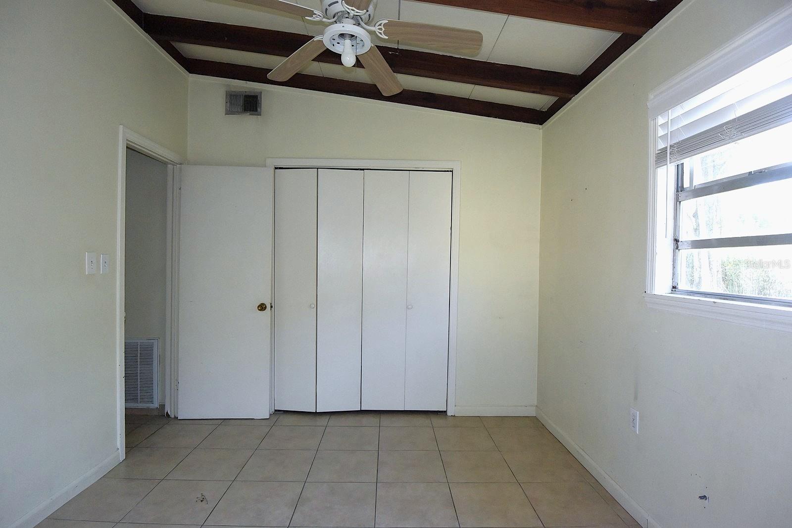 Image 21 of 45 For 704 Buckingham Avenue W