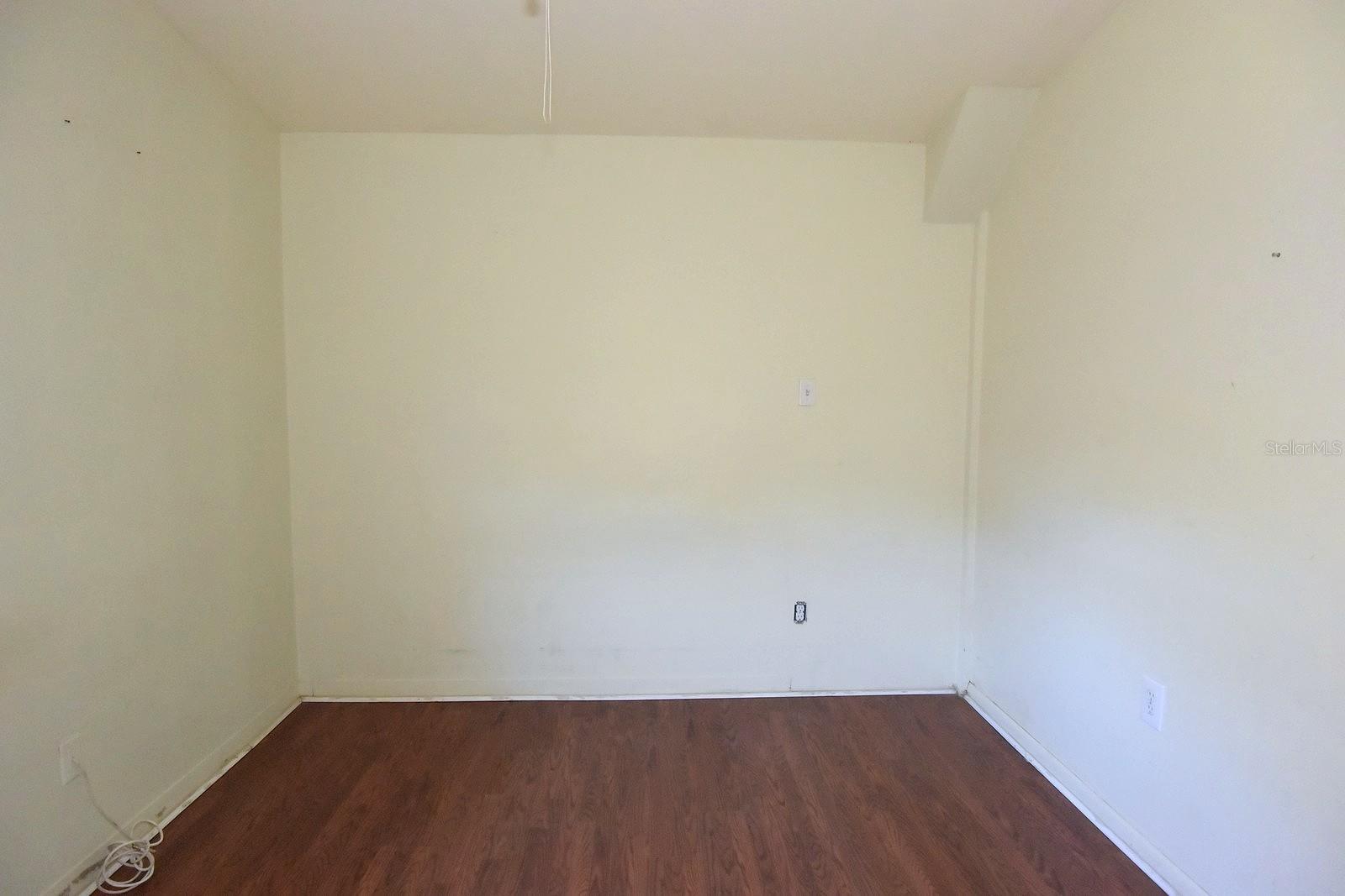 Image 24 of 45 For 704 Buckingham Avenue W