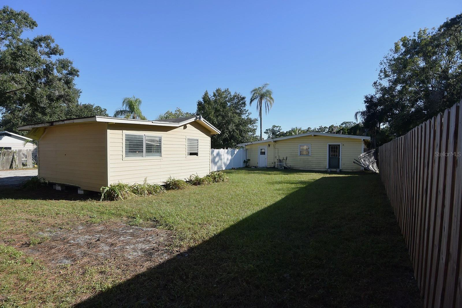 Image 37 of 45 For 704 Buckingham Avenue W