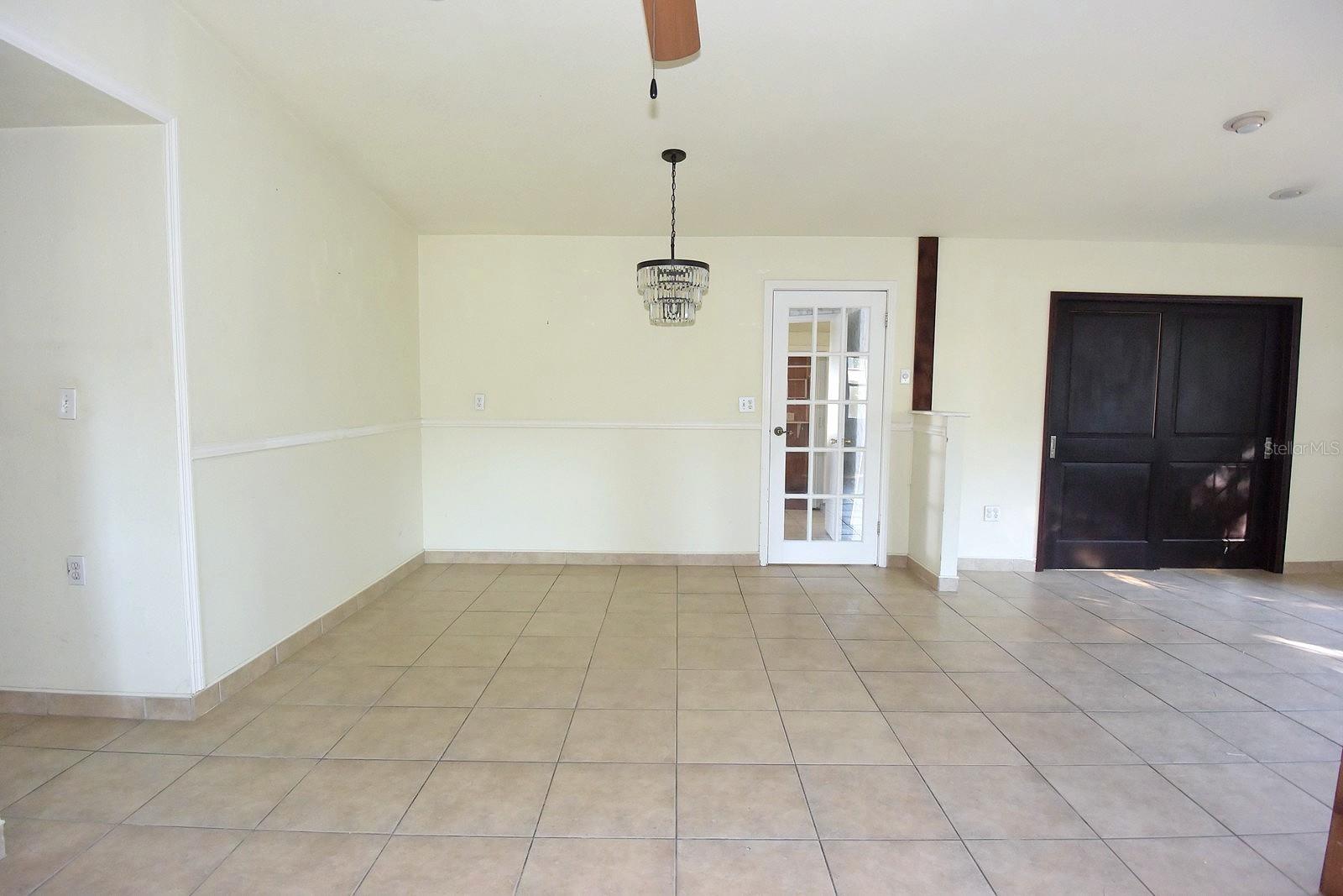 Image 8 of 45 For 704 Buckingham Avenue W