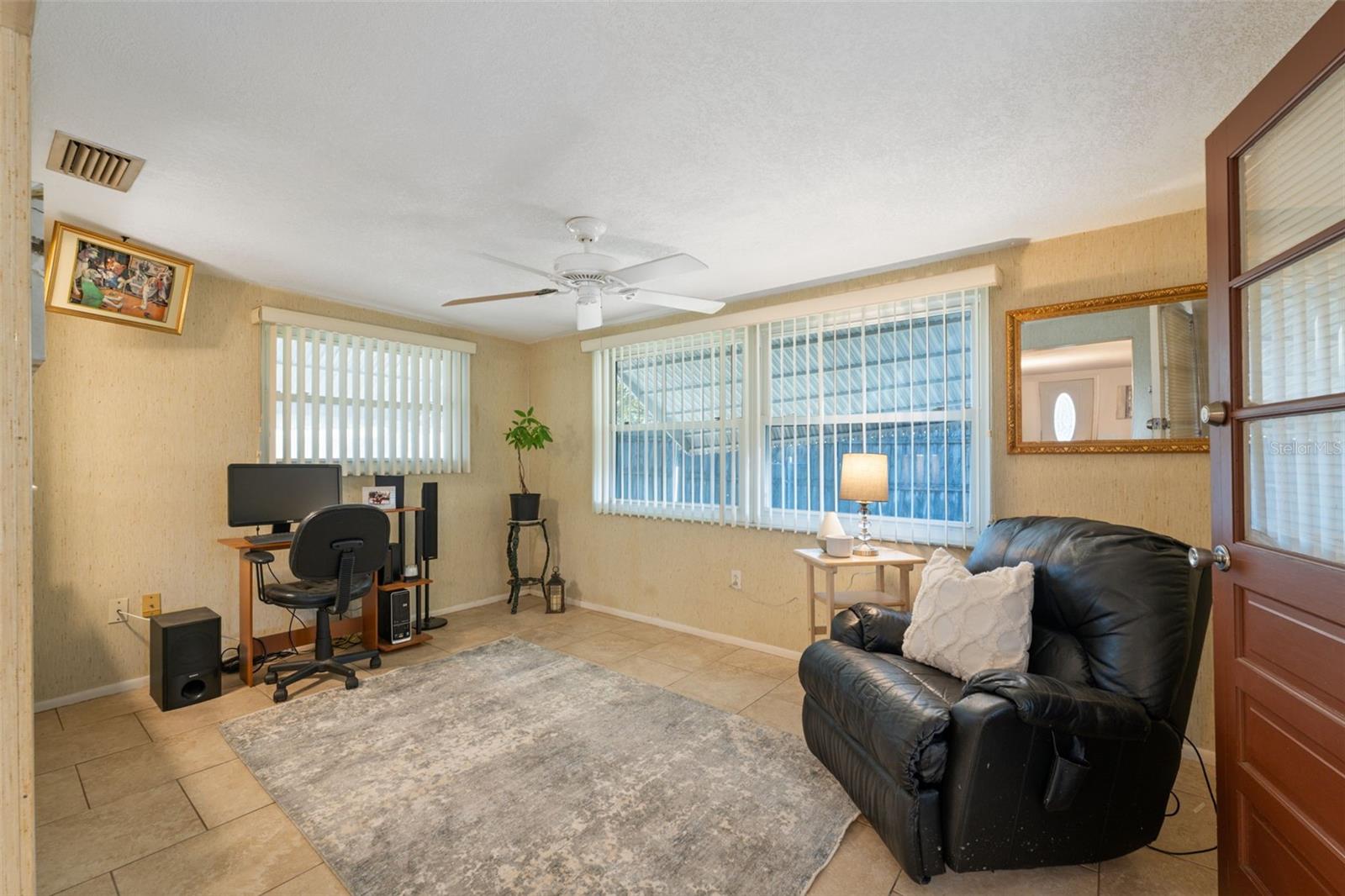 Image 11 of 19 For 7800 Venice Drive