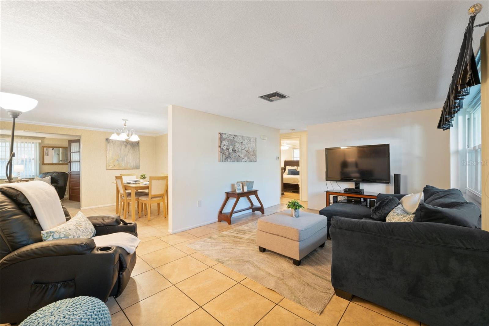 Image 4 of 19 For 7800 Venice Drive