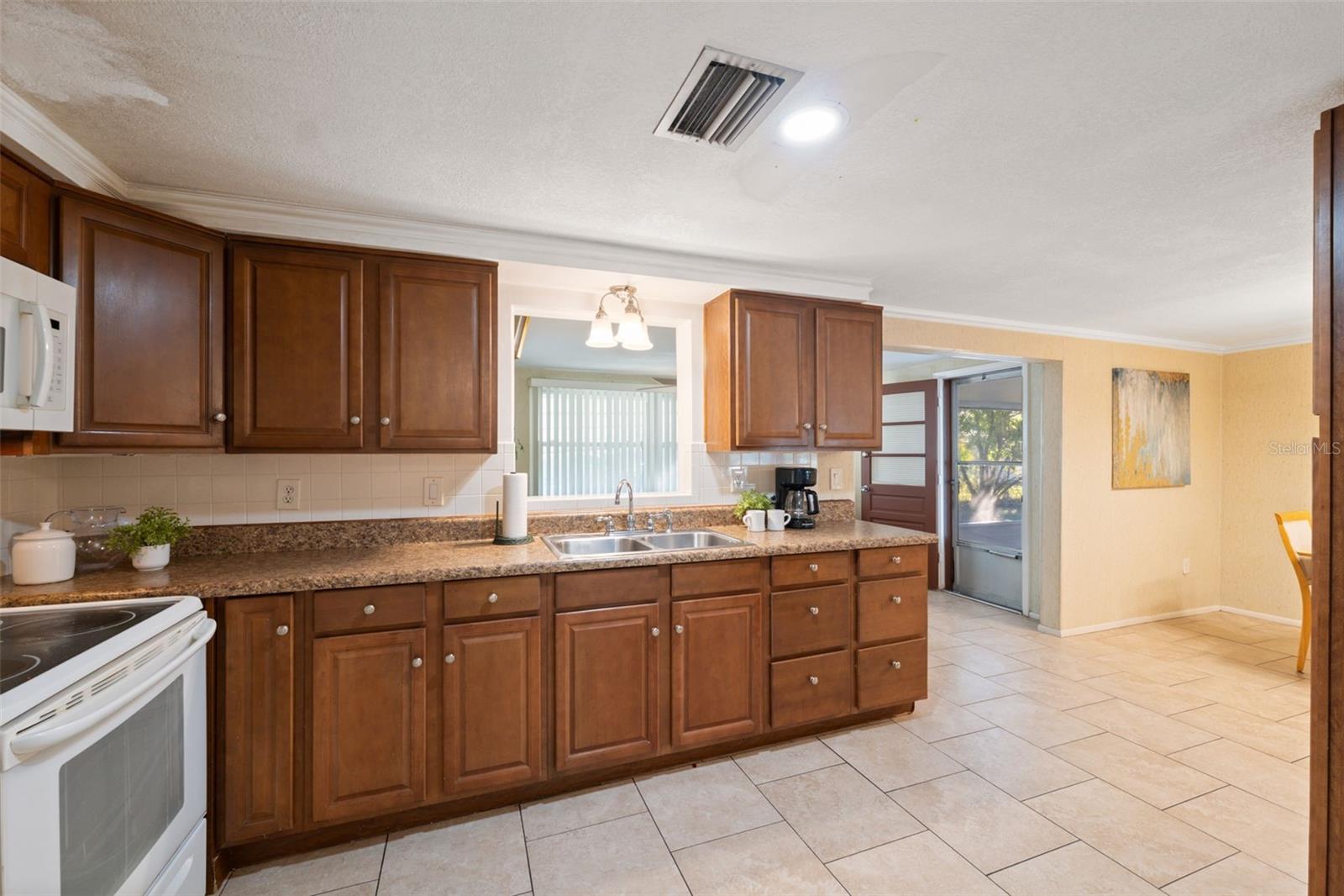 Image 7 of 19 For 7800 Venice Drive