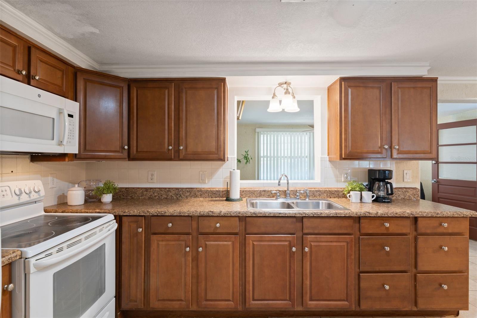 Image 8 of 19 For 7800 Venice Drive