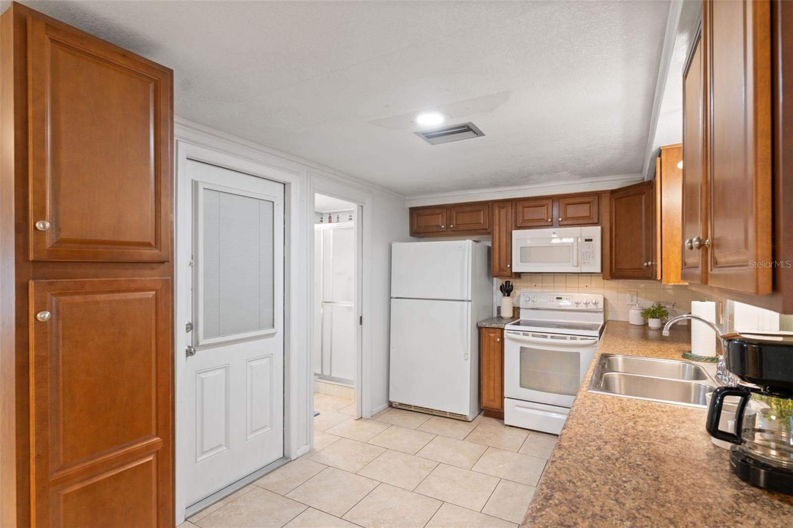 Image 9 of 19 For 7800 Venice Drive