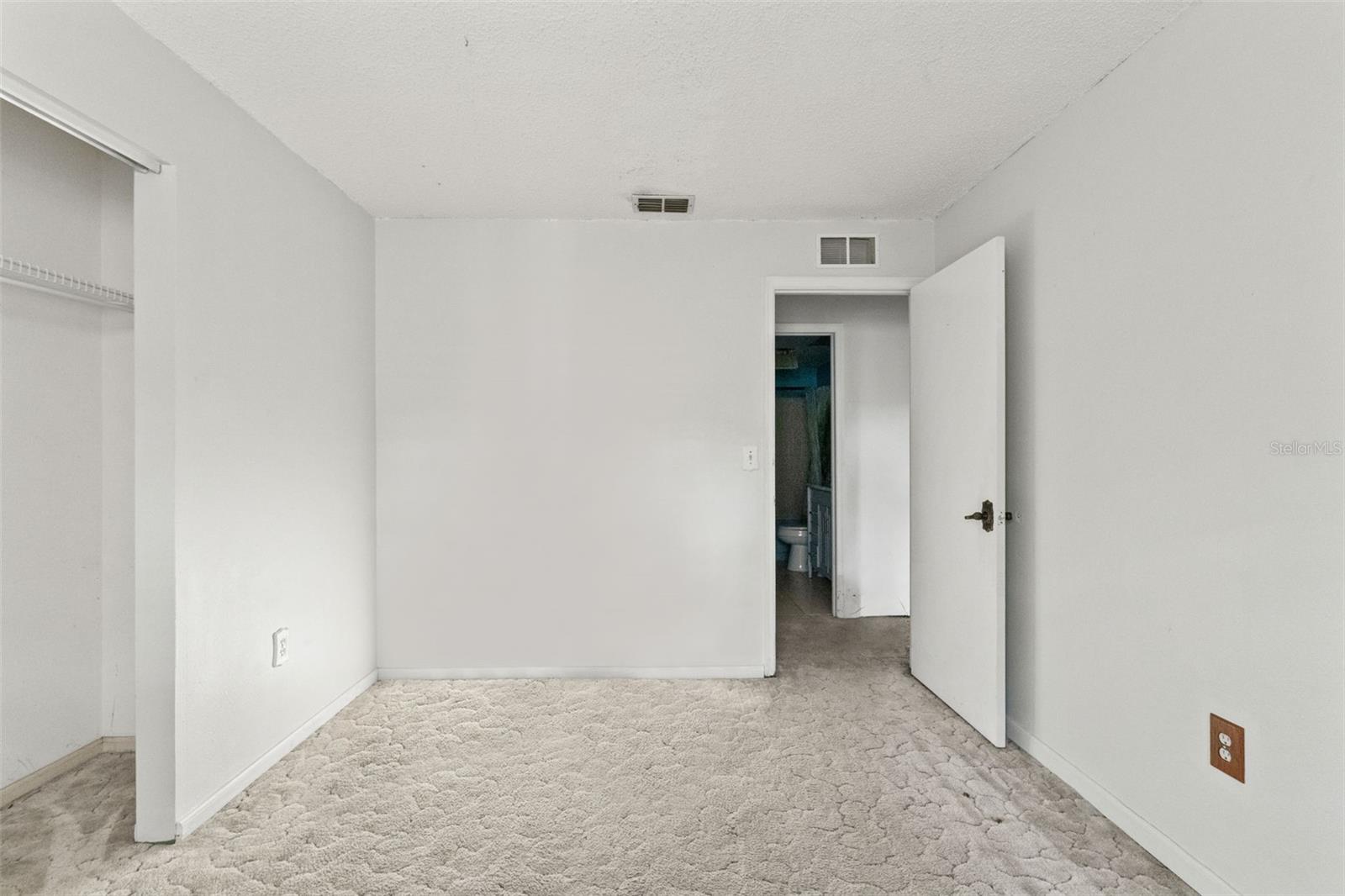 Image 17 of 38 For 7275 Edinburgh Way