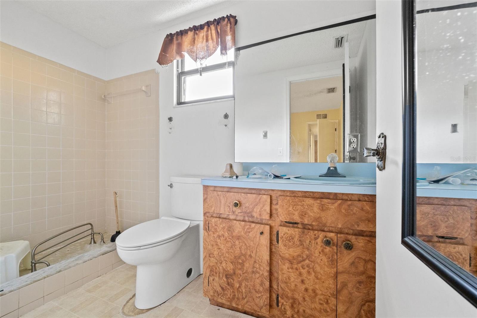 Image 21 of 38 For 7275 Edinburgh Way