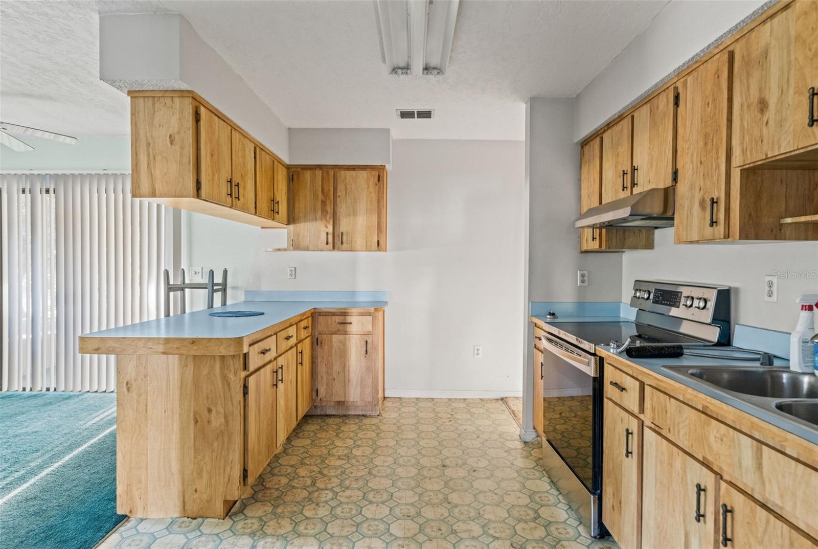 Image 3 of 38 For 7275 Edinburgh Way