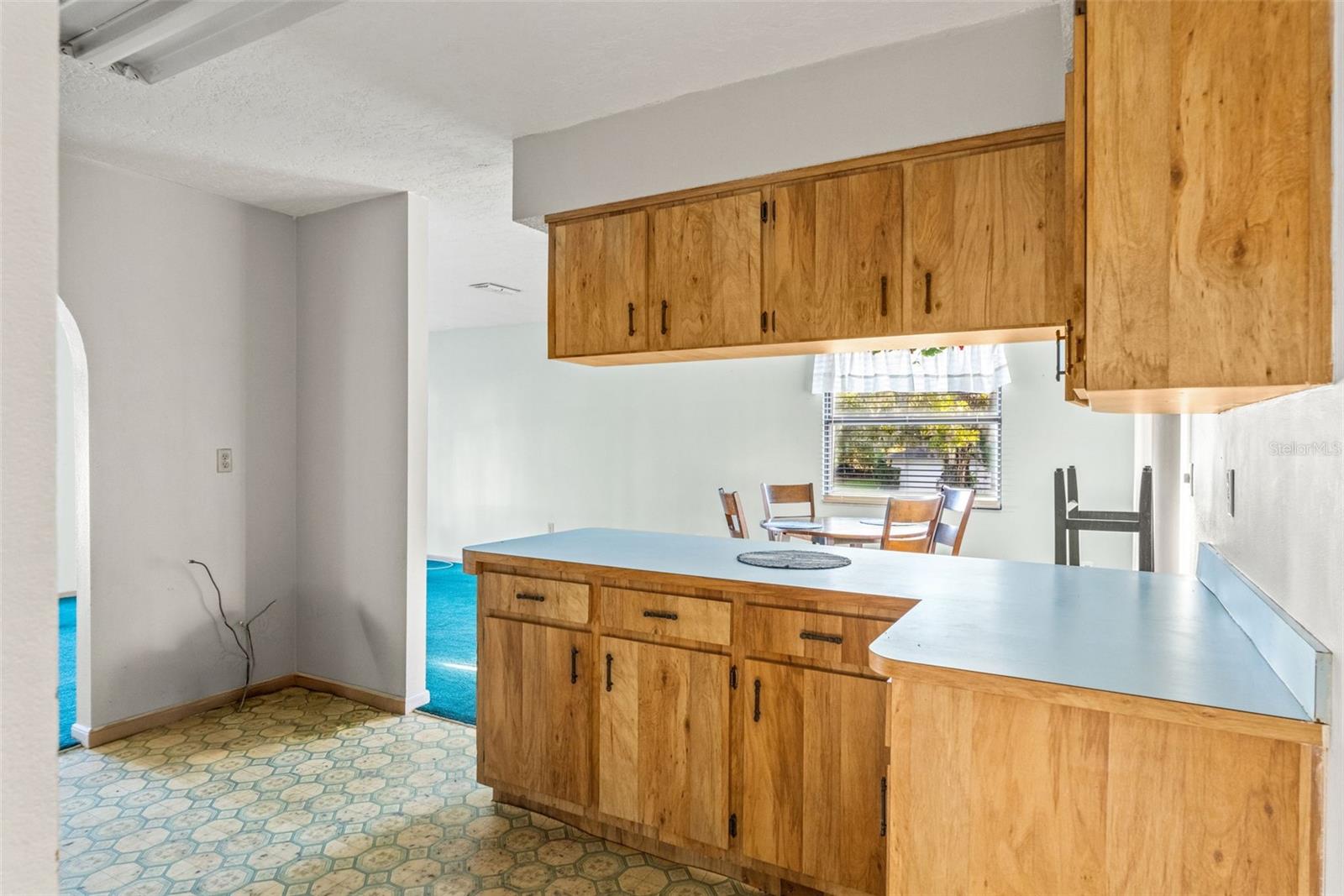 Image 6 of 38 For 7275 Edinburgh Way