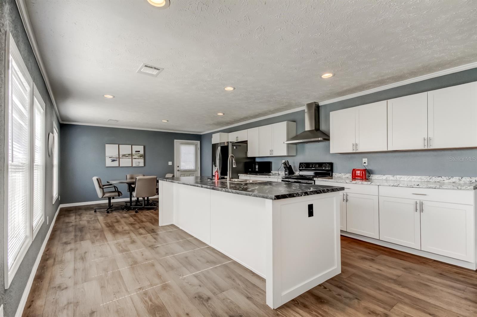 Image 15 of 53 For 15061 Brookridge Boulevard