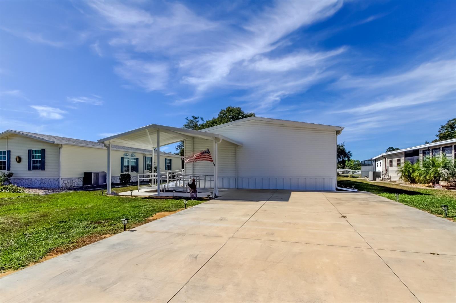 Image 4 of 53 For 15061 Brookridge Boulevard