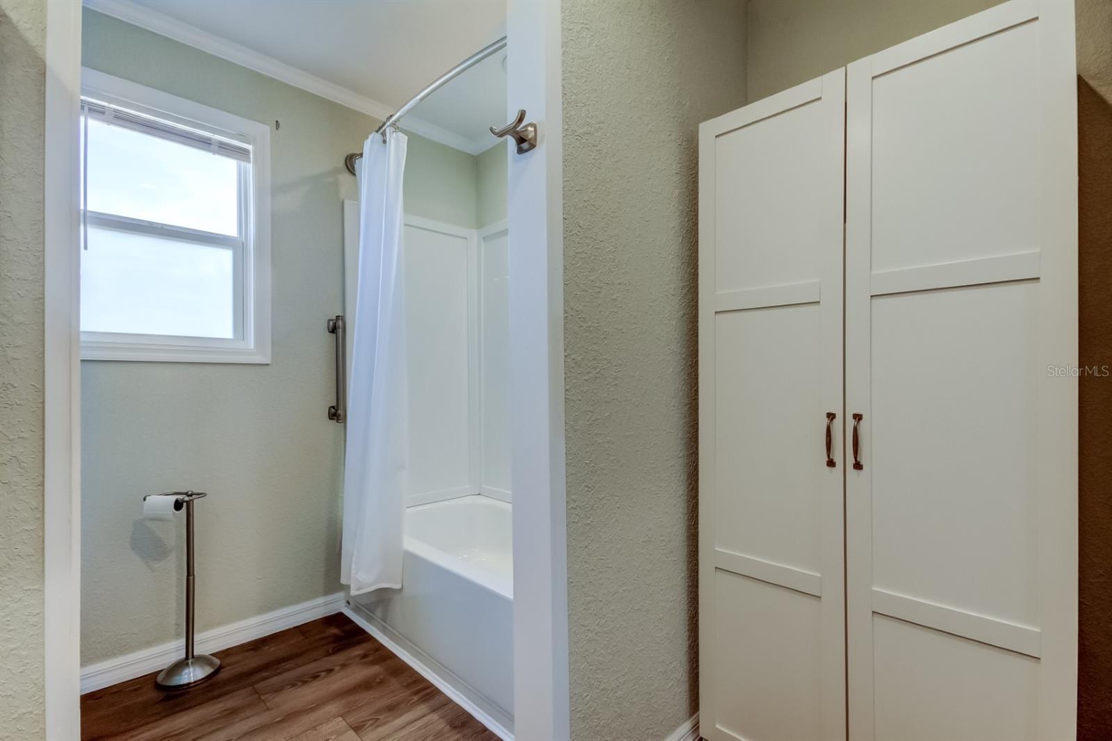 Image 40 of 53 For 15061 Brookridge Boulevard