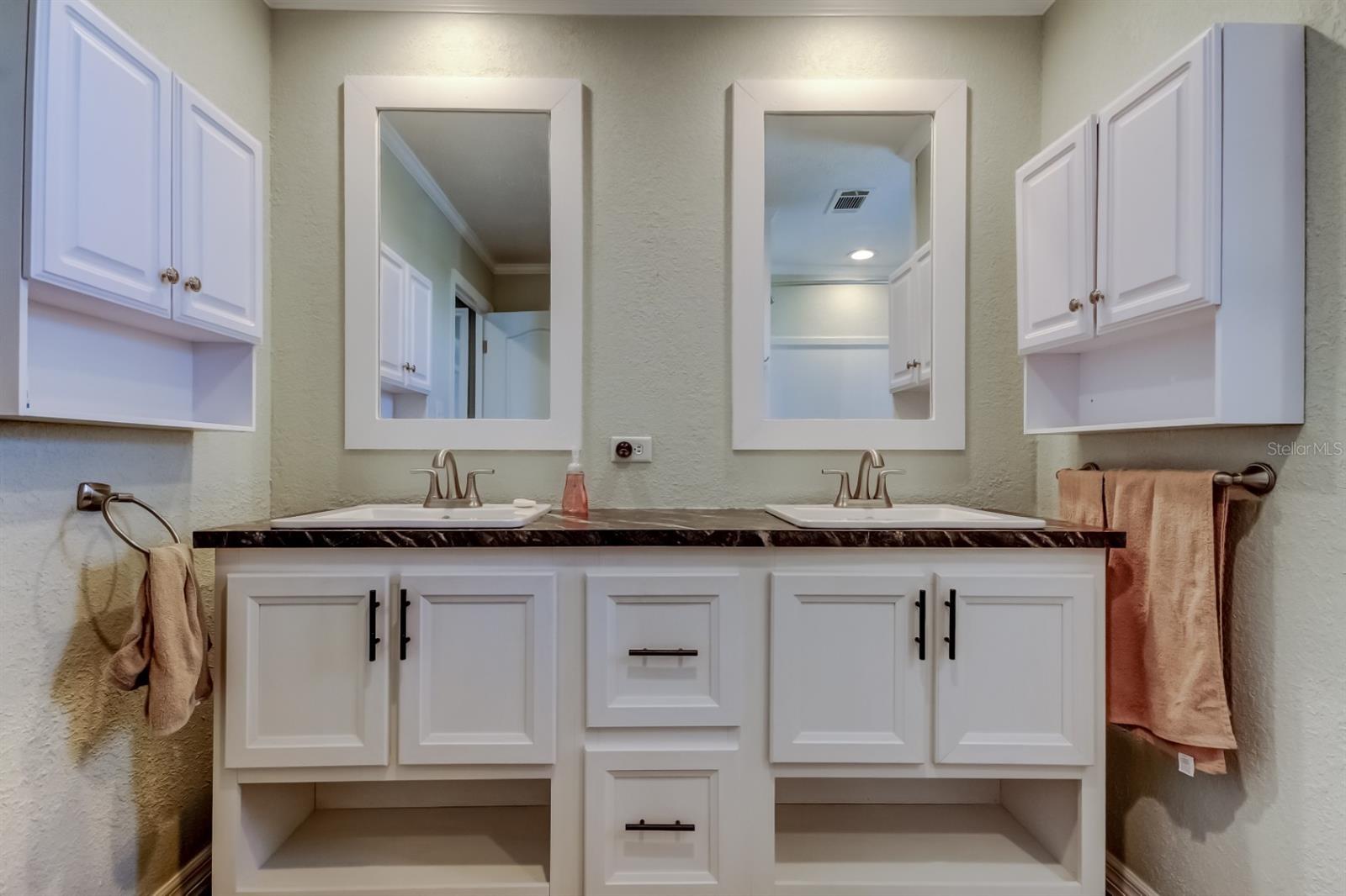 Image 41 of 53 For 15061 Brookridge Boulevard