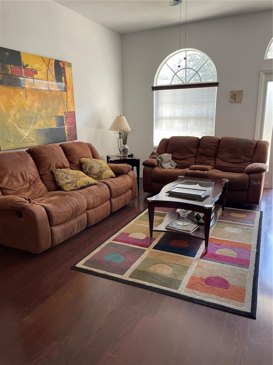 Image 8 of 17 For 9311 Villa Entrada