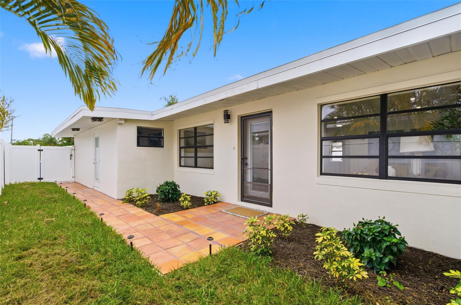 Image 12 of 100 For 2452 Baywood Drive E