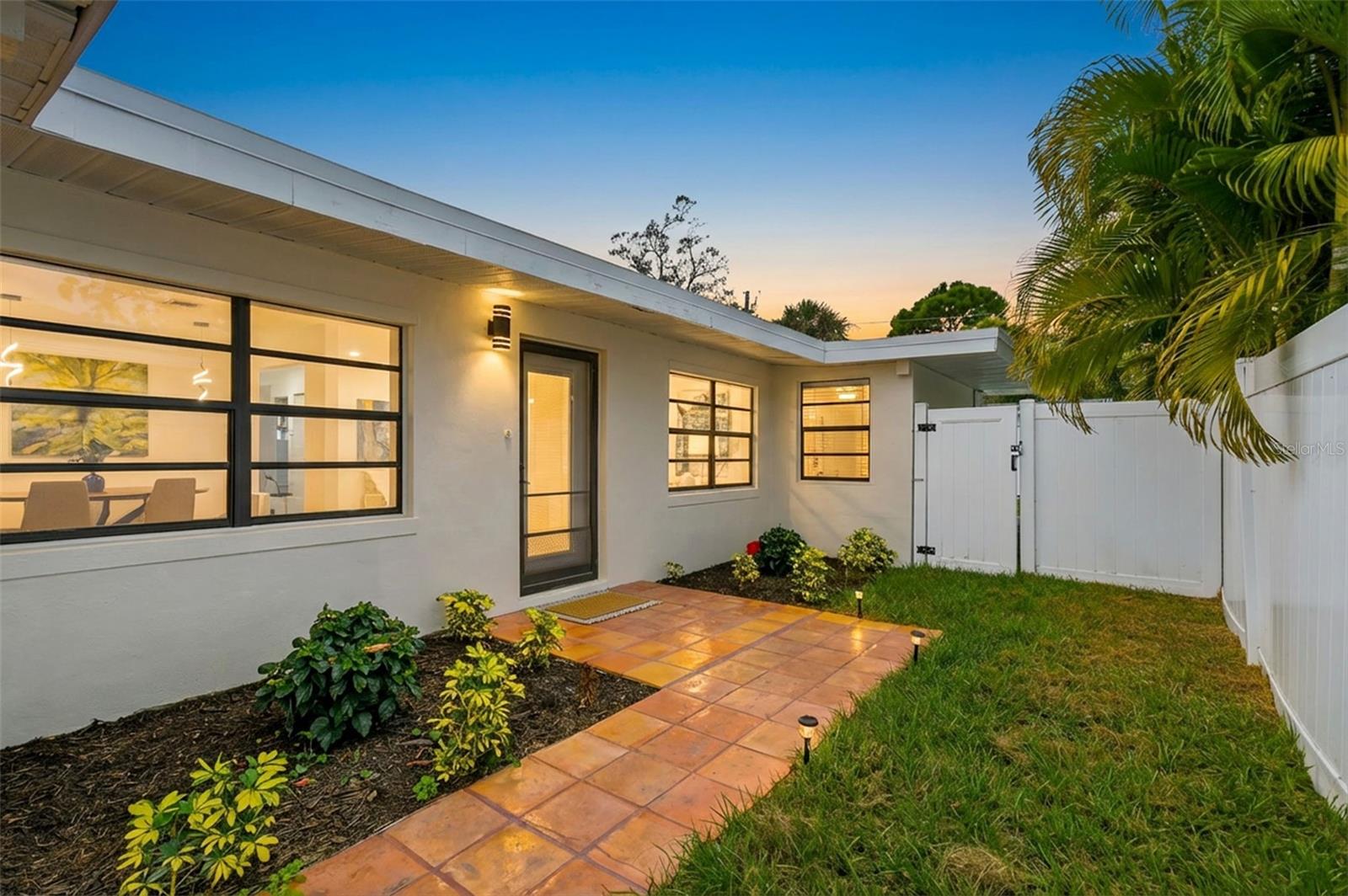 Image 13 of 100 For 2452 Baywood Drive E