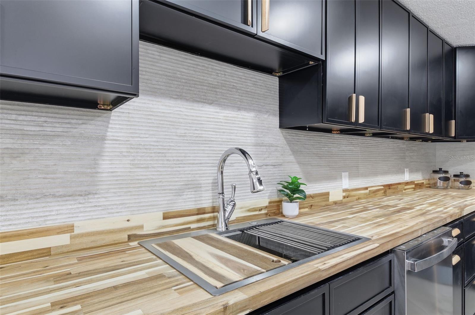 Image 32 of 100 For 2452 Baywood Drive E