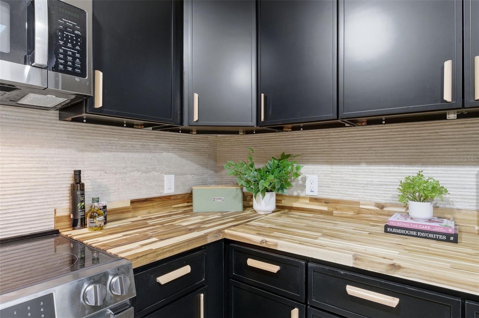 Image 33 of 100 For 2452 Baywood Drive E