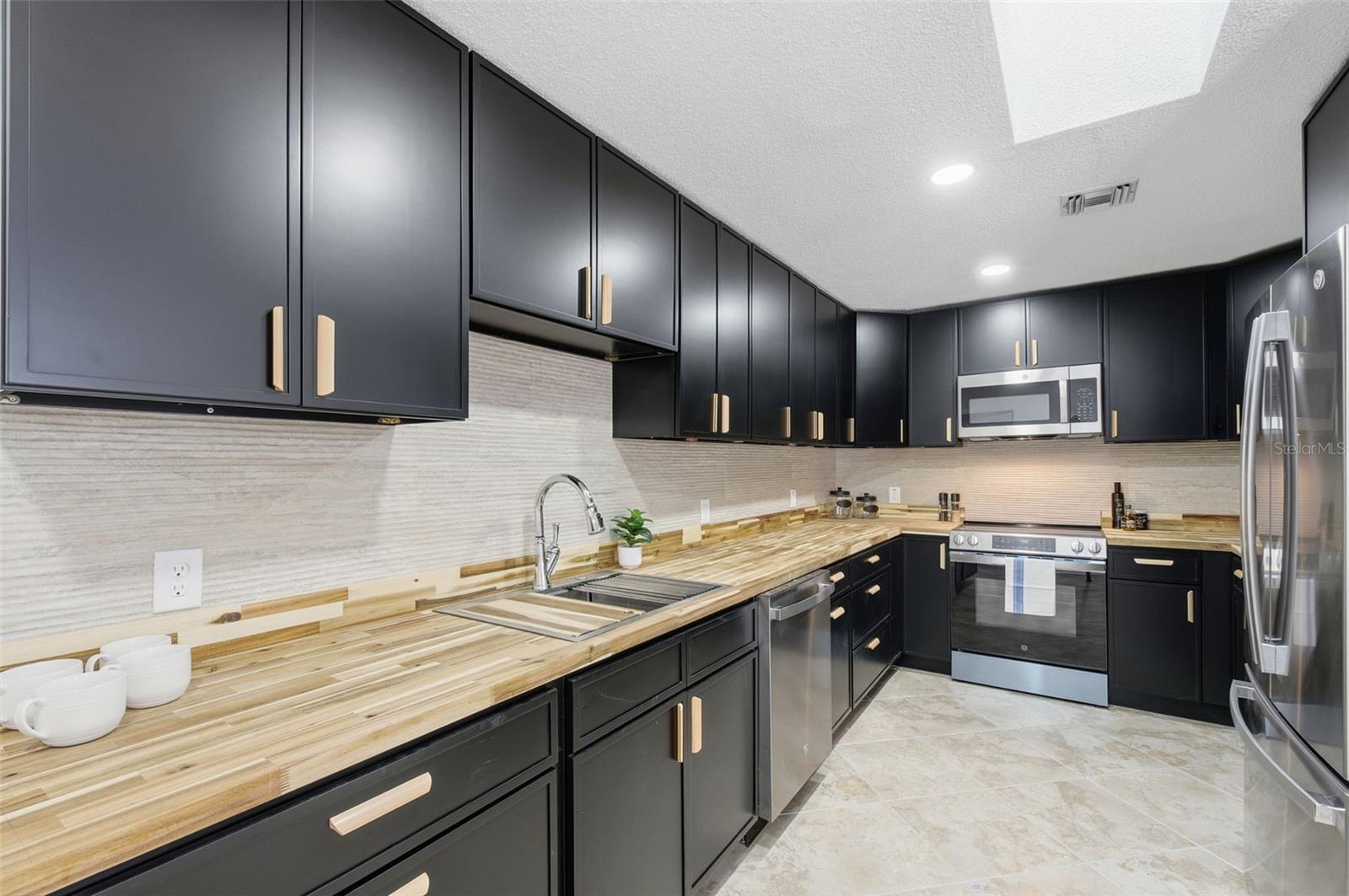 Image 35 of 100 For 2452 Baywood Drive E