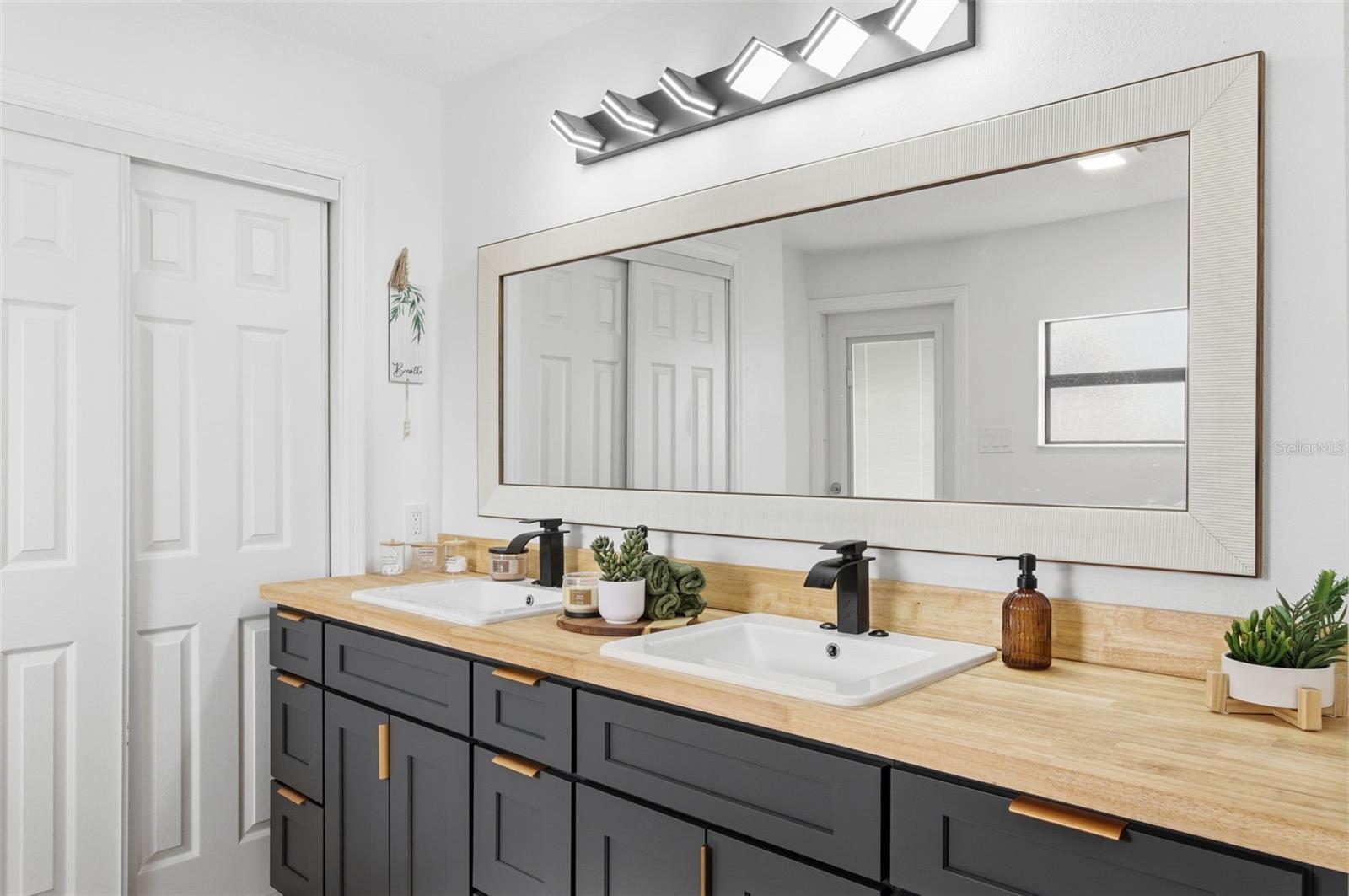 Image 51 of 100 For 2452 Baywood Drive E