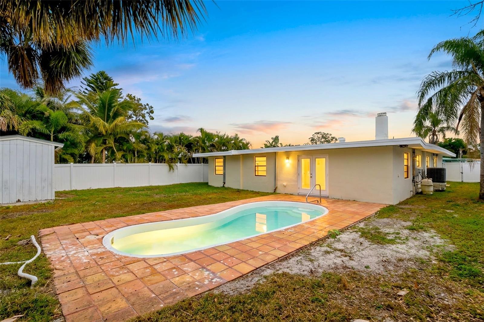 Image 6 of 100 For 2452 Baywood Drive E