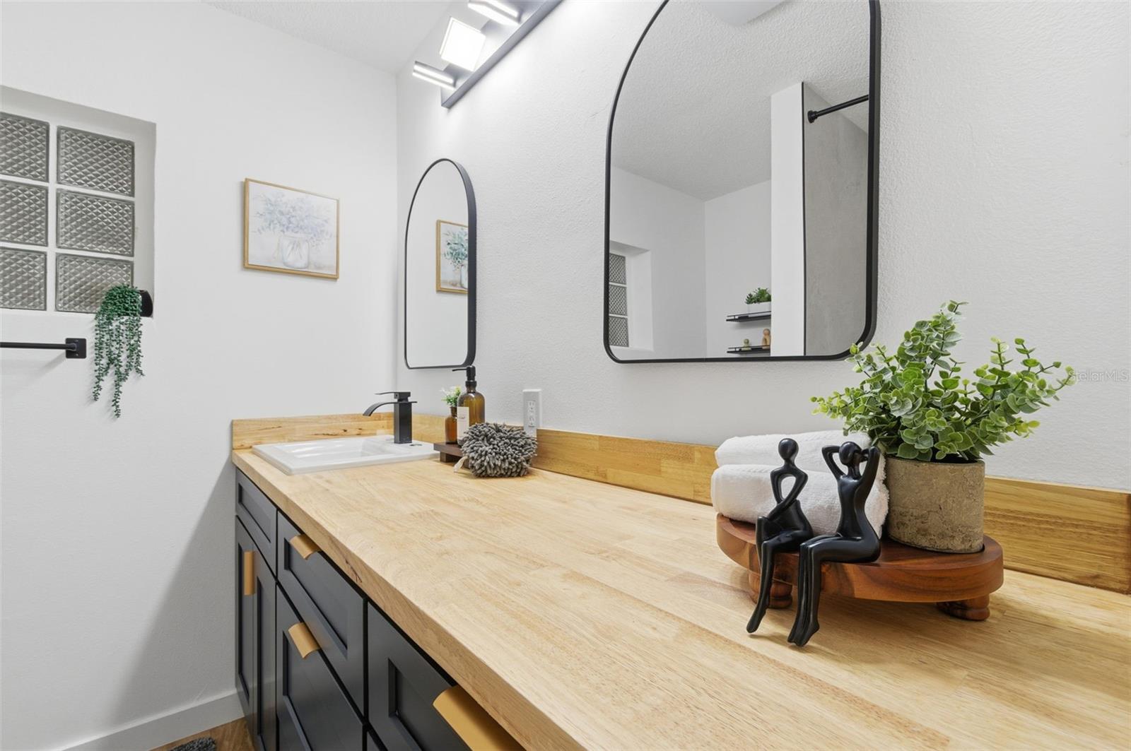 Image 66 of 100 For 2452 Baywood Drive E